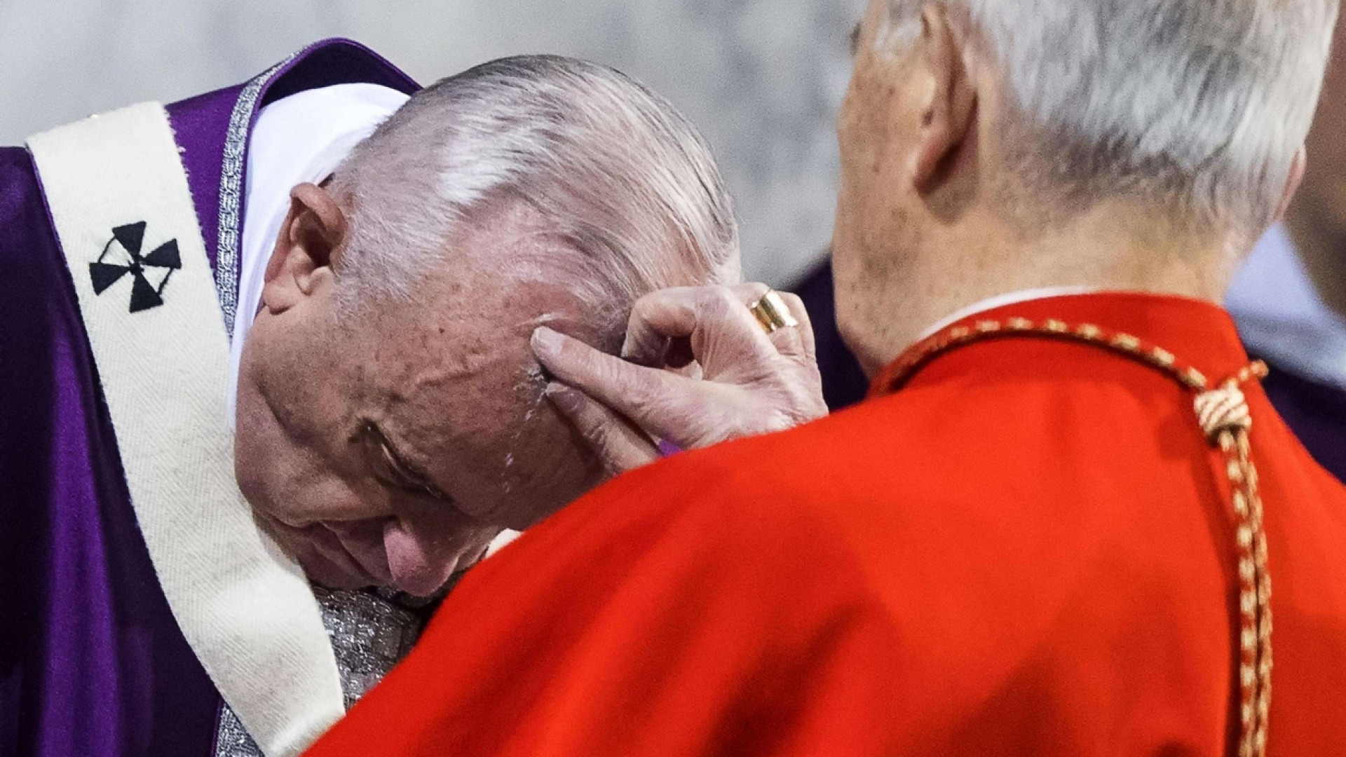 Immagine di Il Papa: sfiducia, apatia, rassegnazione, i tre demoni che tentano i credenti