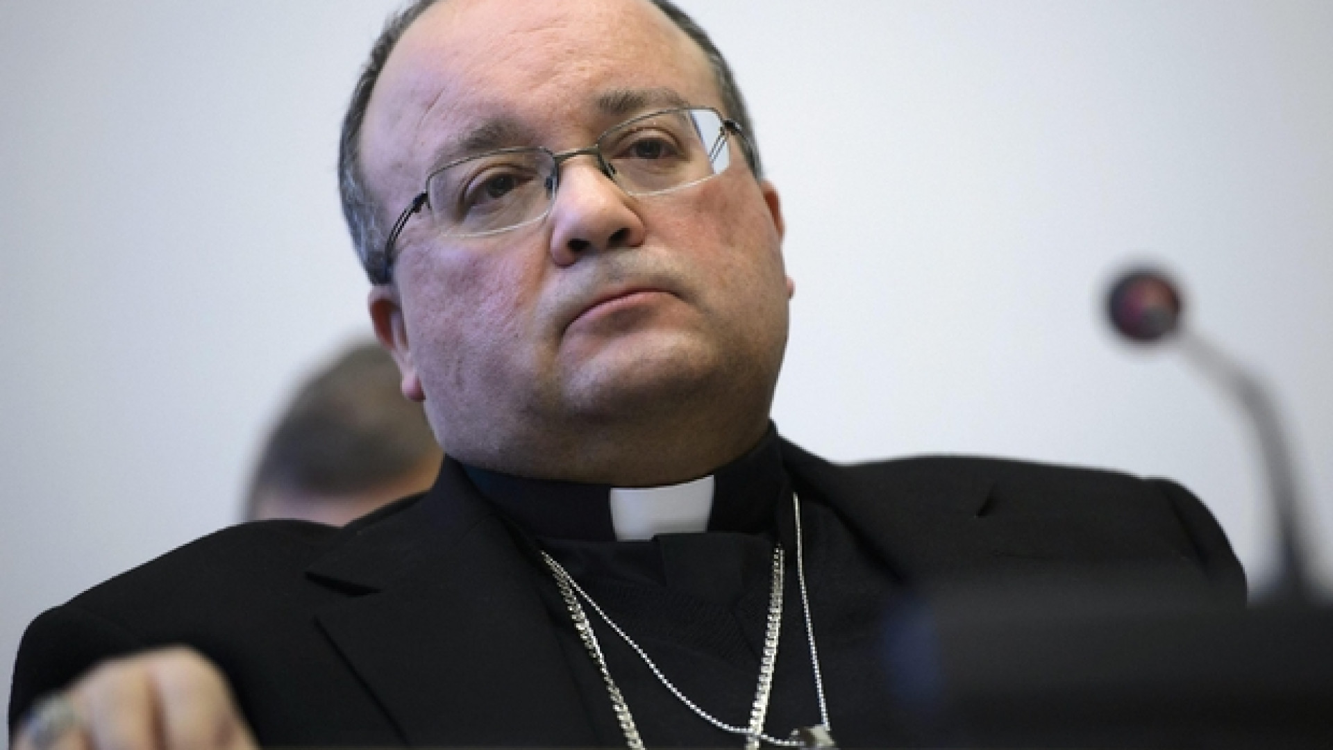 Immagine di Scicluna in ospedale per malore. La missione per il «caso Barros» continua