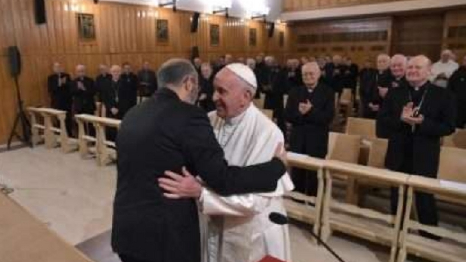 Immagine di Il Papa: lo Spirito parla ai «lontani». La Chiesa non lo ingabbi