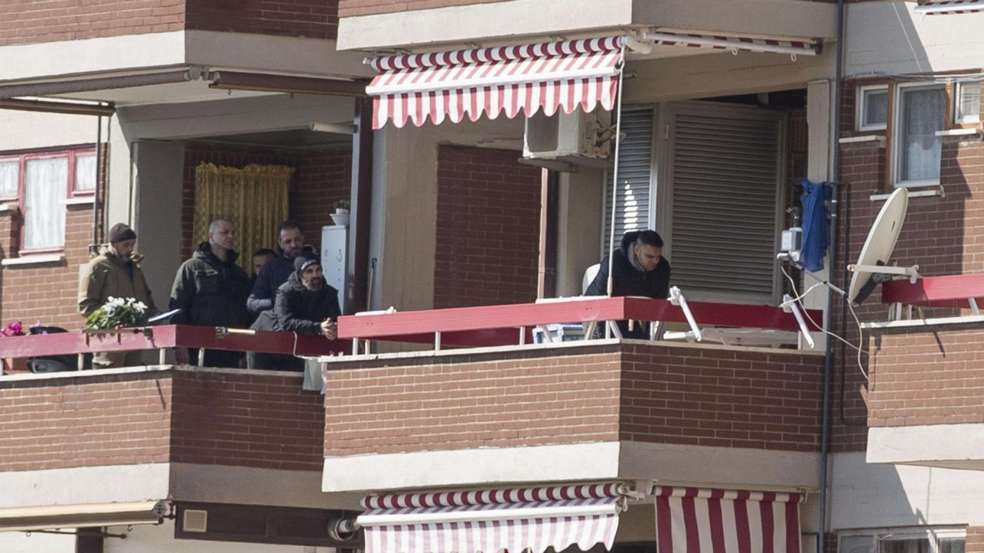 Immagine di Strage familiare: carabiniere ferisce la moglie, uccide le figlie e si spara
