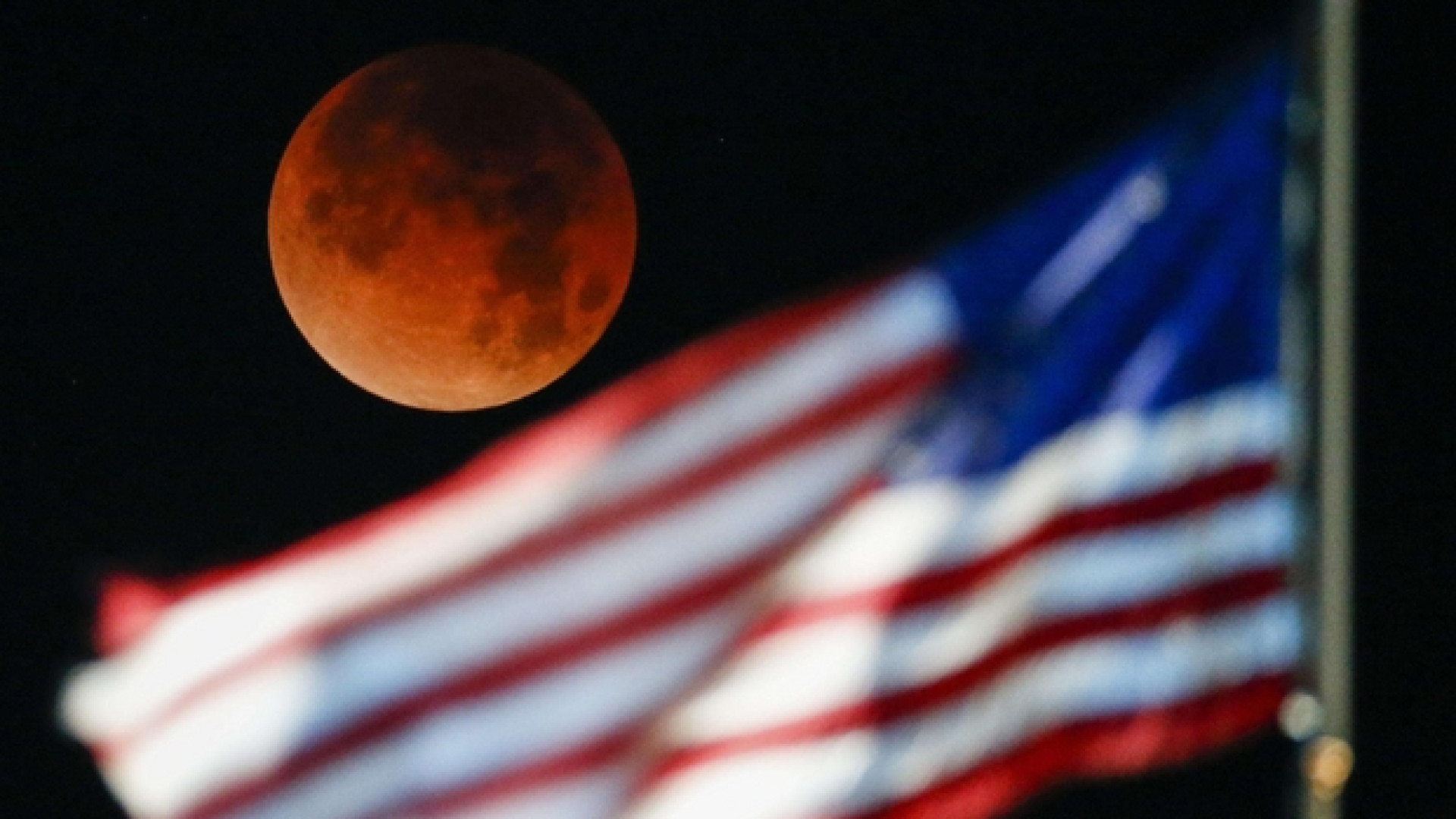 Immagine di Ora Trump chiede la Luna