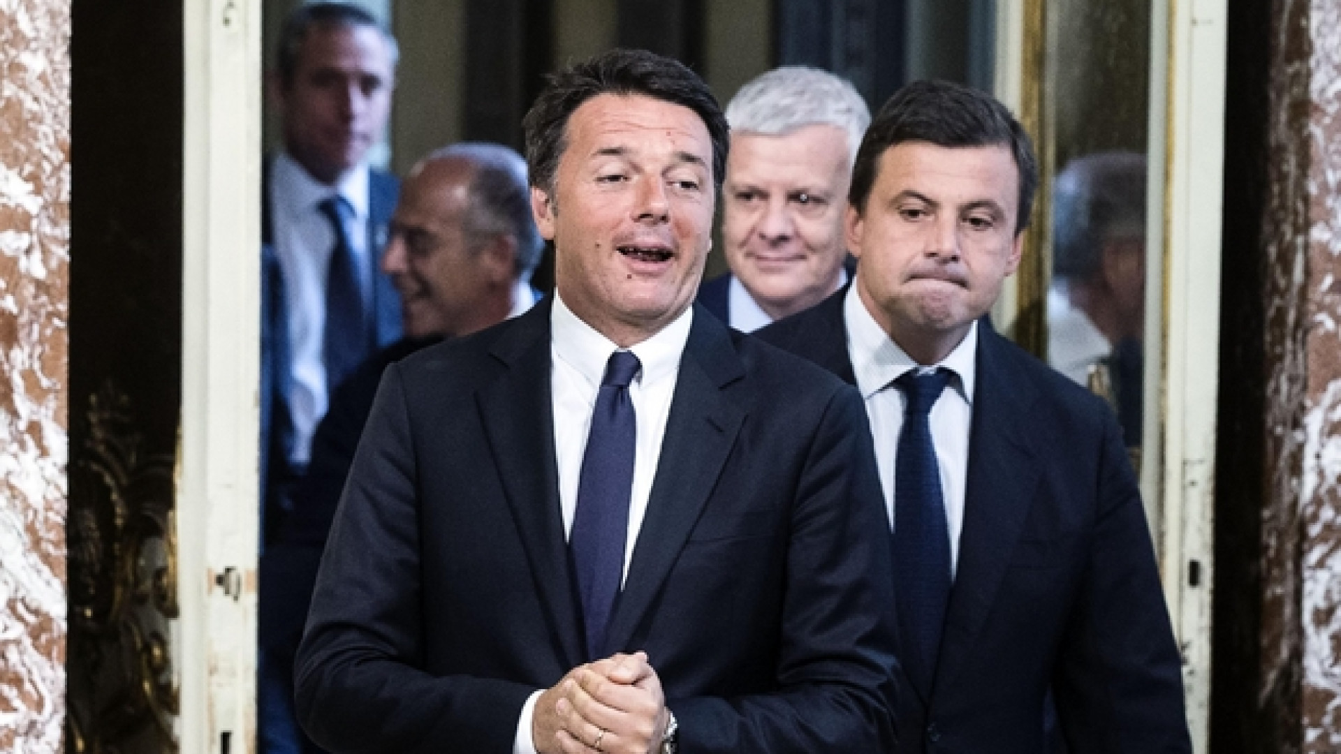 Immagine di Bufera dem, in campo Calenda. Renzi: chi vuole andare con M5S lo dica