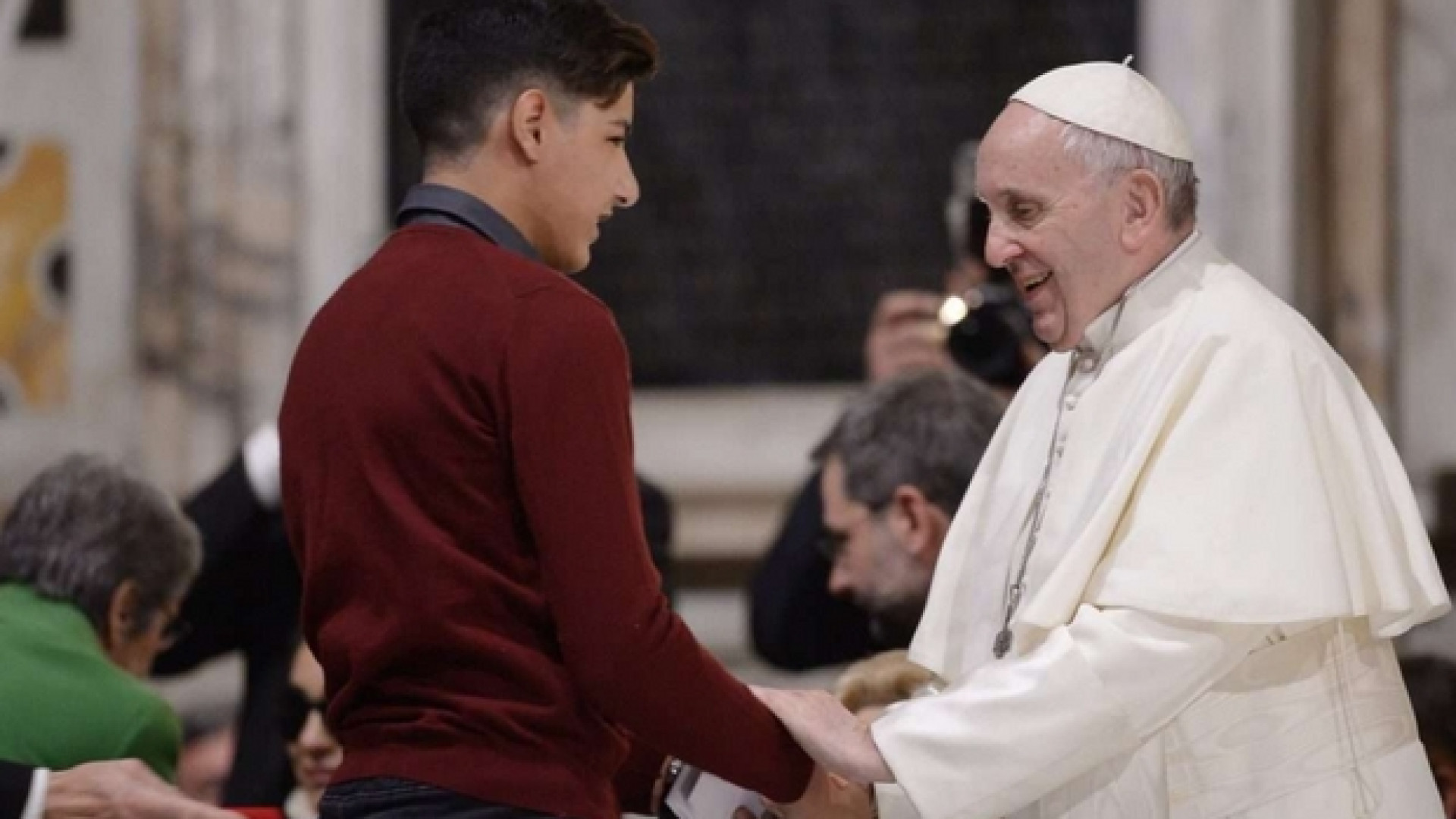 Immagine di Papa Francesco: valicate confini e muri per riunire