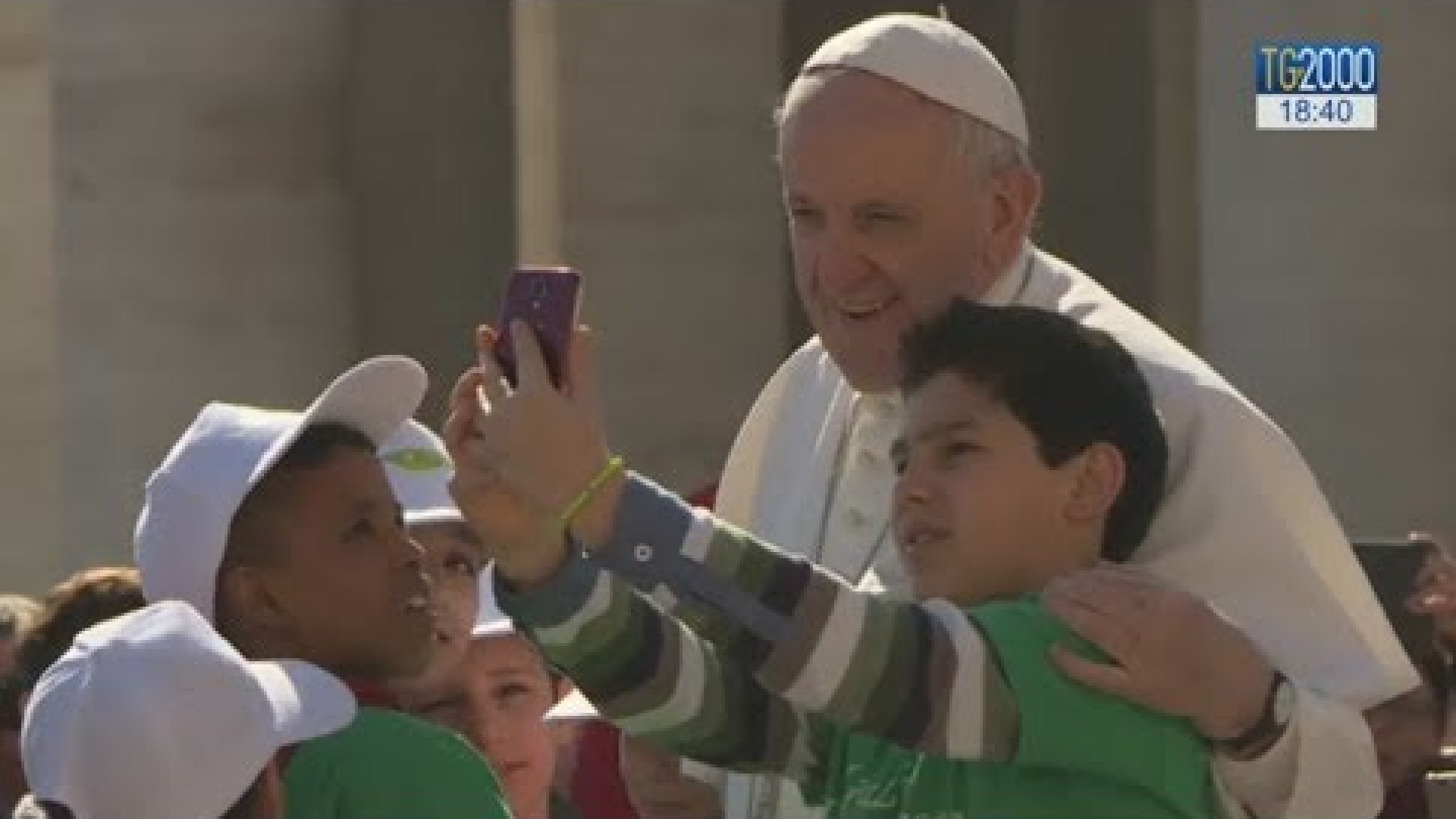 Immagine di Papa Francesco spiega il Padre nostro, «la preghiera dei figli di Dio»