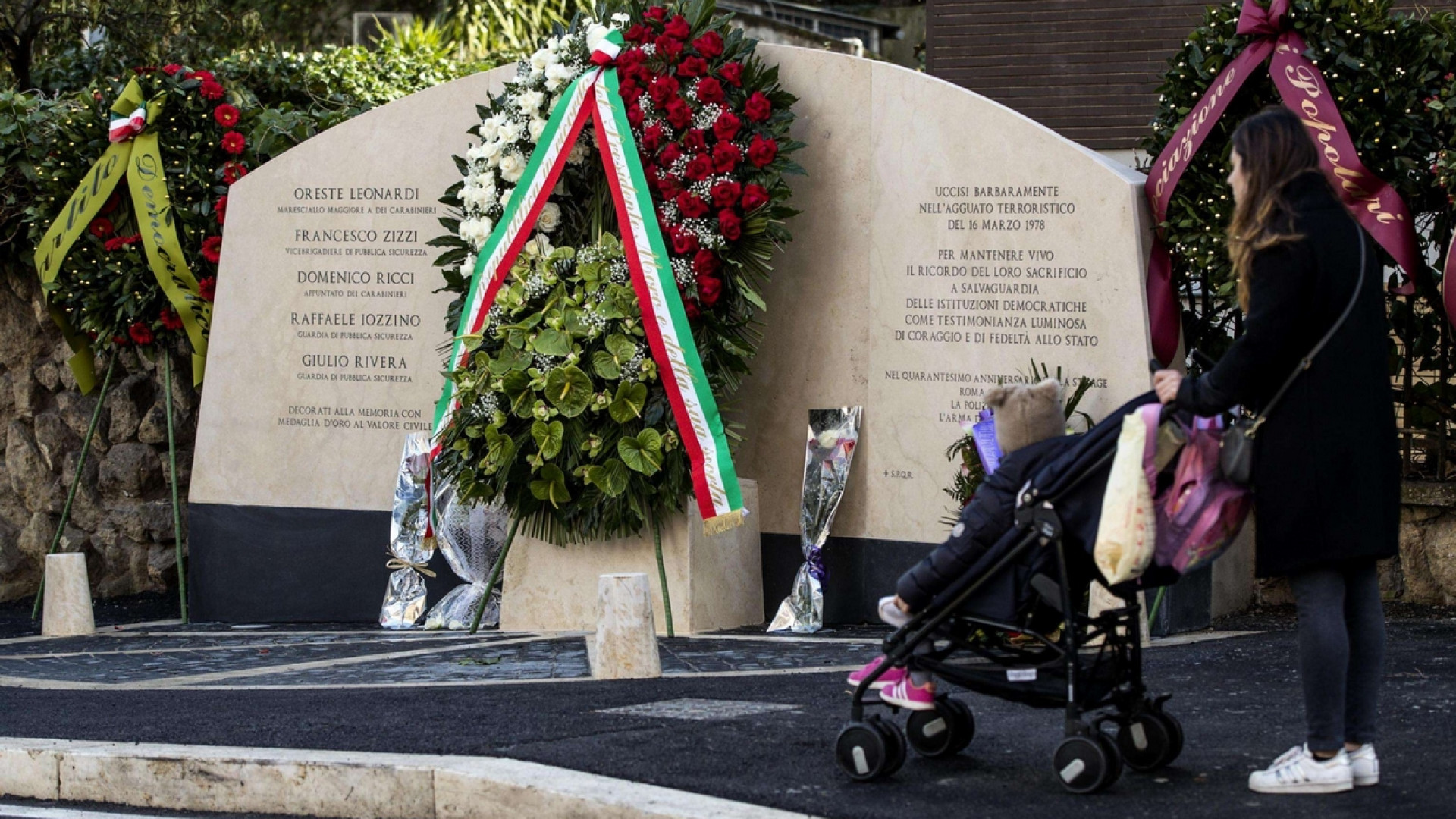 Immagine di Inaugurati a via Fani i giardini in memoria della scorta