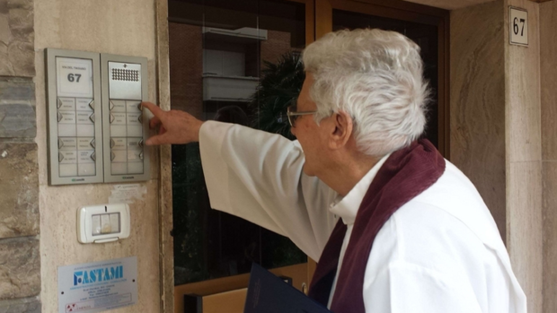 Immagine di Se il Signore «bussa» alla porta di casa