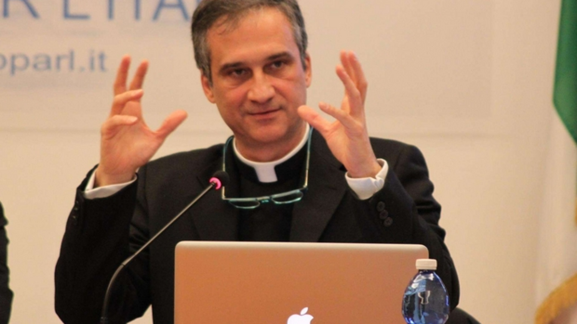 Immagine di Viganò lascia. Il Papa: accetto con fatica le dimissioni
