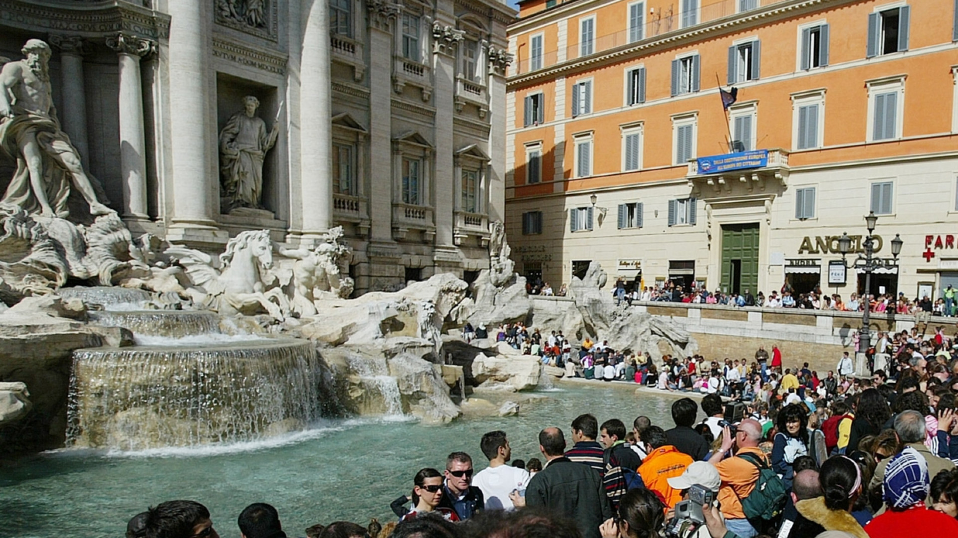 Immagine di La Caritas: «Ecco come usiamo le monetine della Fontana di Trevi»