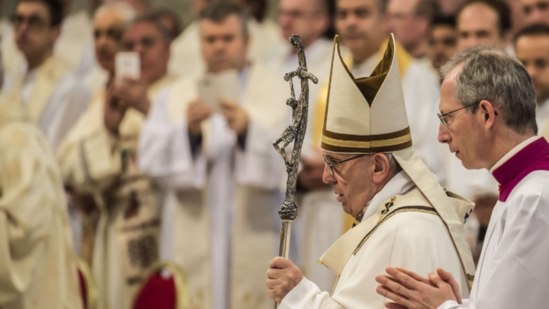 Immagine di Il Papa ai preti: «Siate vicini alla gente»