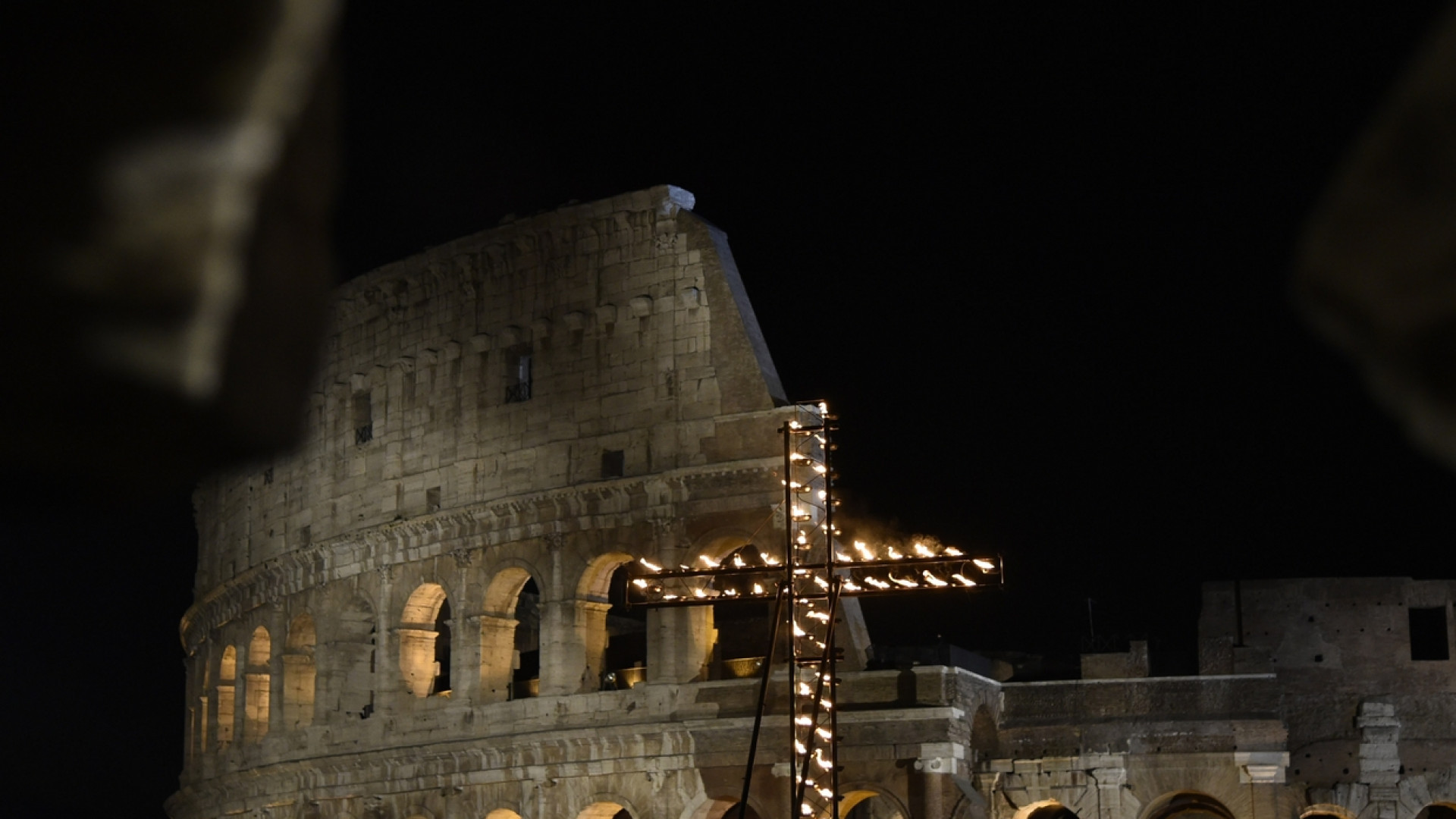 Immagine di Stasera la Via Crucis con il Papa: parlano i giovani autori delle meditazioni