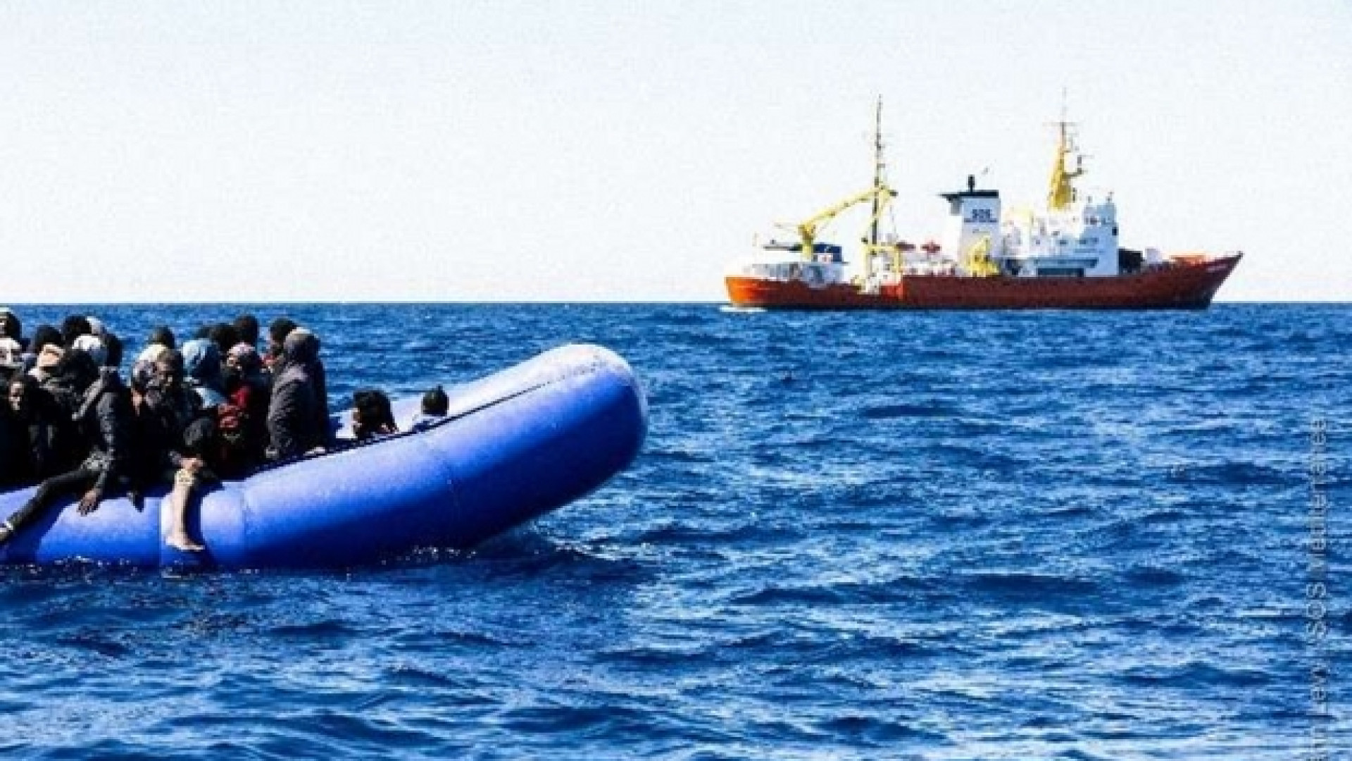 Immagine di Migranti, ancora caos in mare. «Famiglie separate dai libici»