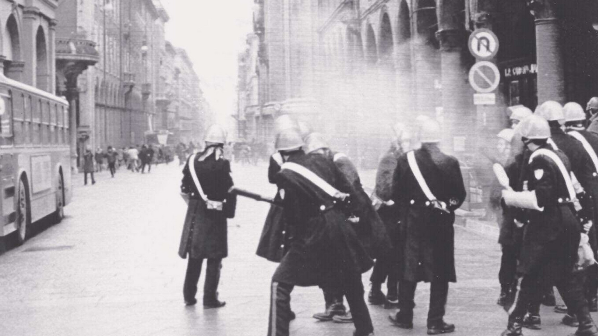 Immagine di 1977 - Guerriglia, gambizzati: la Repubblica nella morsa dell'odio