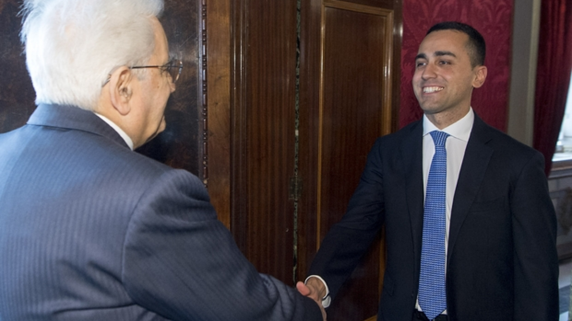 Immagine di Mattarella ricomincia dai partiti e li avvisa: terzo «giro» a rischio