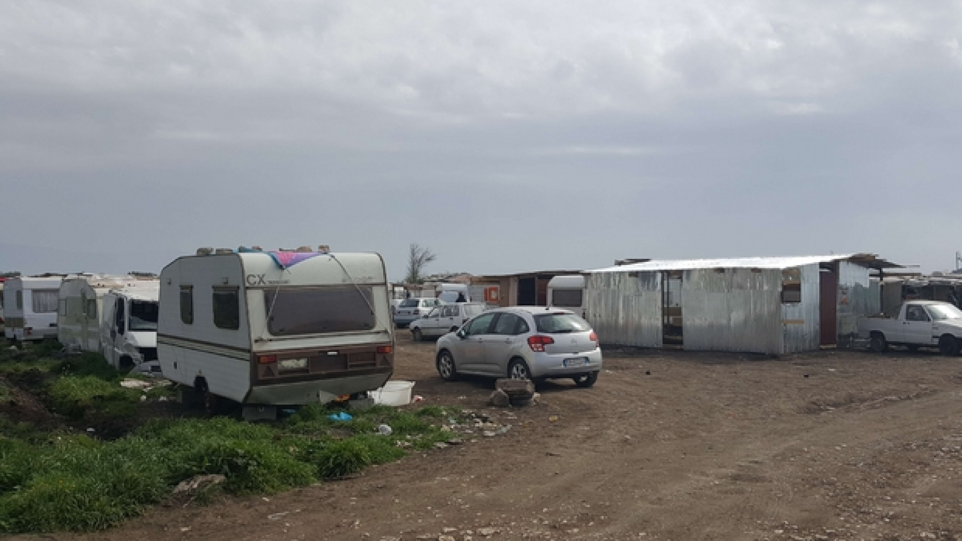 Immagine di Rignano, il gran ghetto dei braccianti ora è fatto di roulotte