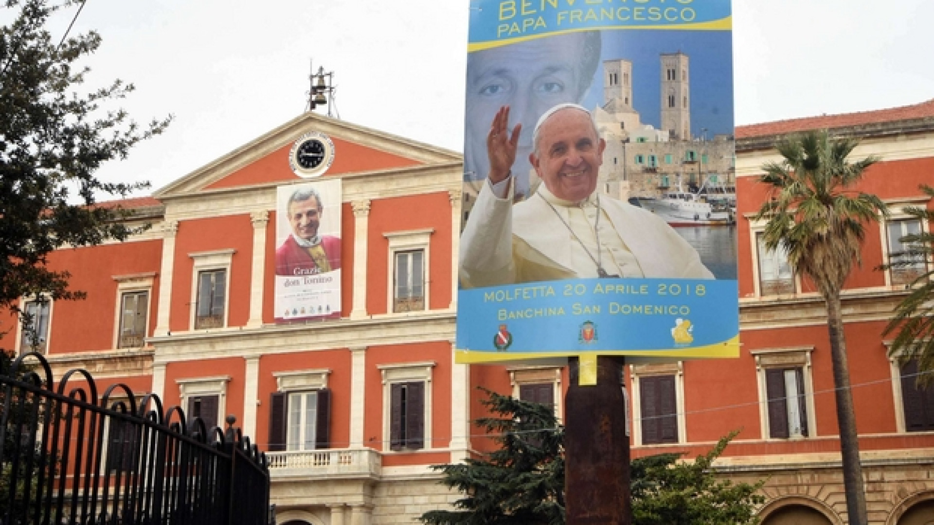 Immagine di Domani il Papa nei luoghi di don Tonino Bello