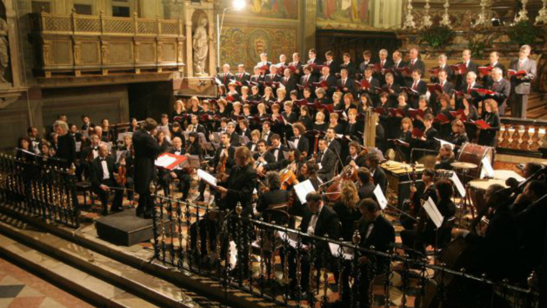 Immagine di In Cattedrale, "Letizia d'amore Stelle e precipizio"