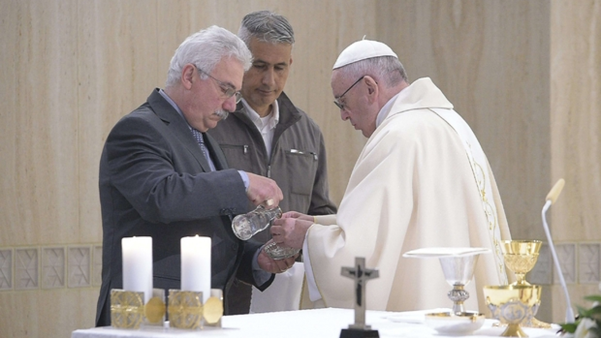 Immagine di Papa Francesco: senza amore e servizio la Chiesa non va avanti