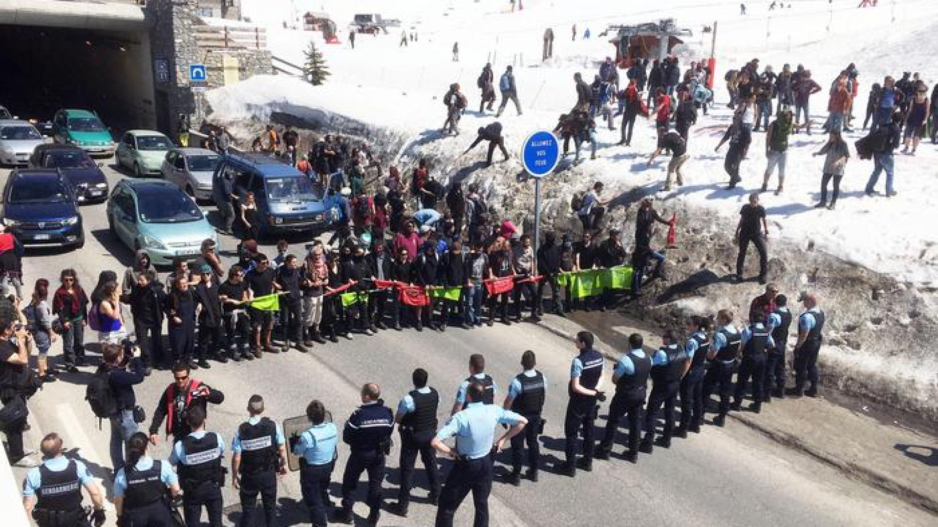 Immagine di Arrestati in Francia anarchica italiana e due antagonisti svizzeri