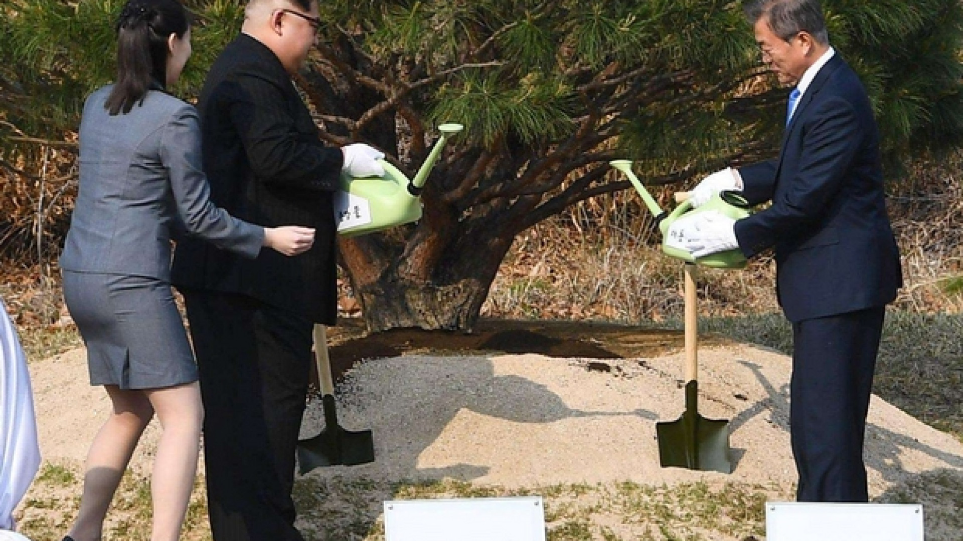 Immagine di Storico summit tra Kim e Moon. «La guerra è finita»