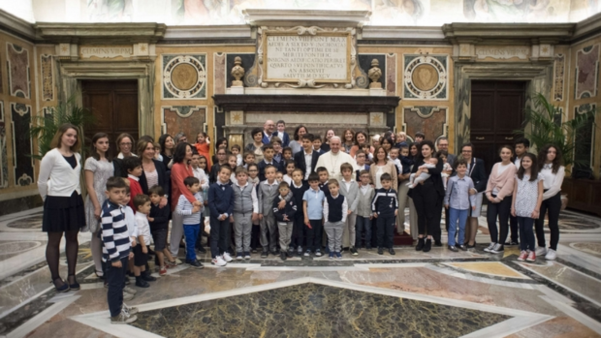Immagine di Papa: «Nessuno detti la vostra agenda, solo i poveri»