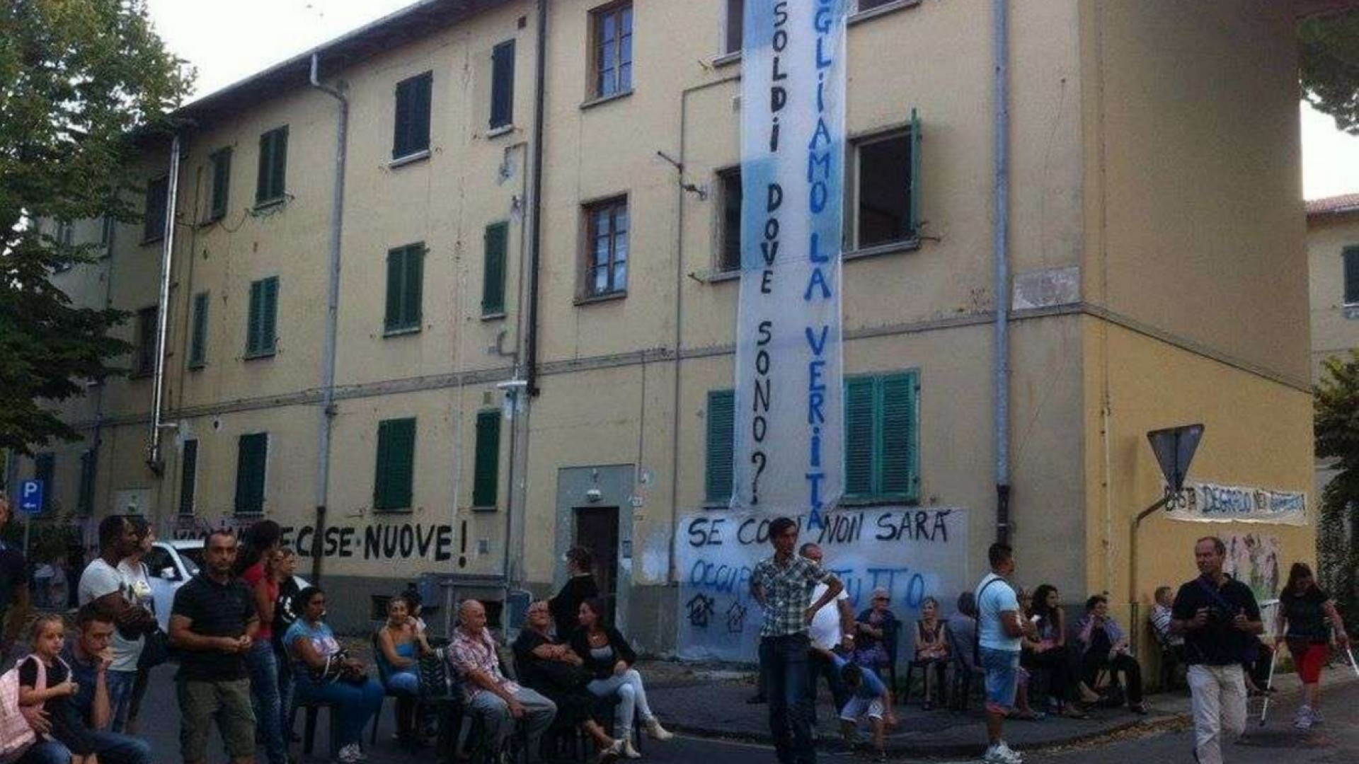Immagine di Case popolari agli italiani, si dividono i sindaci Pd
