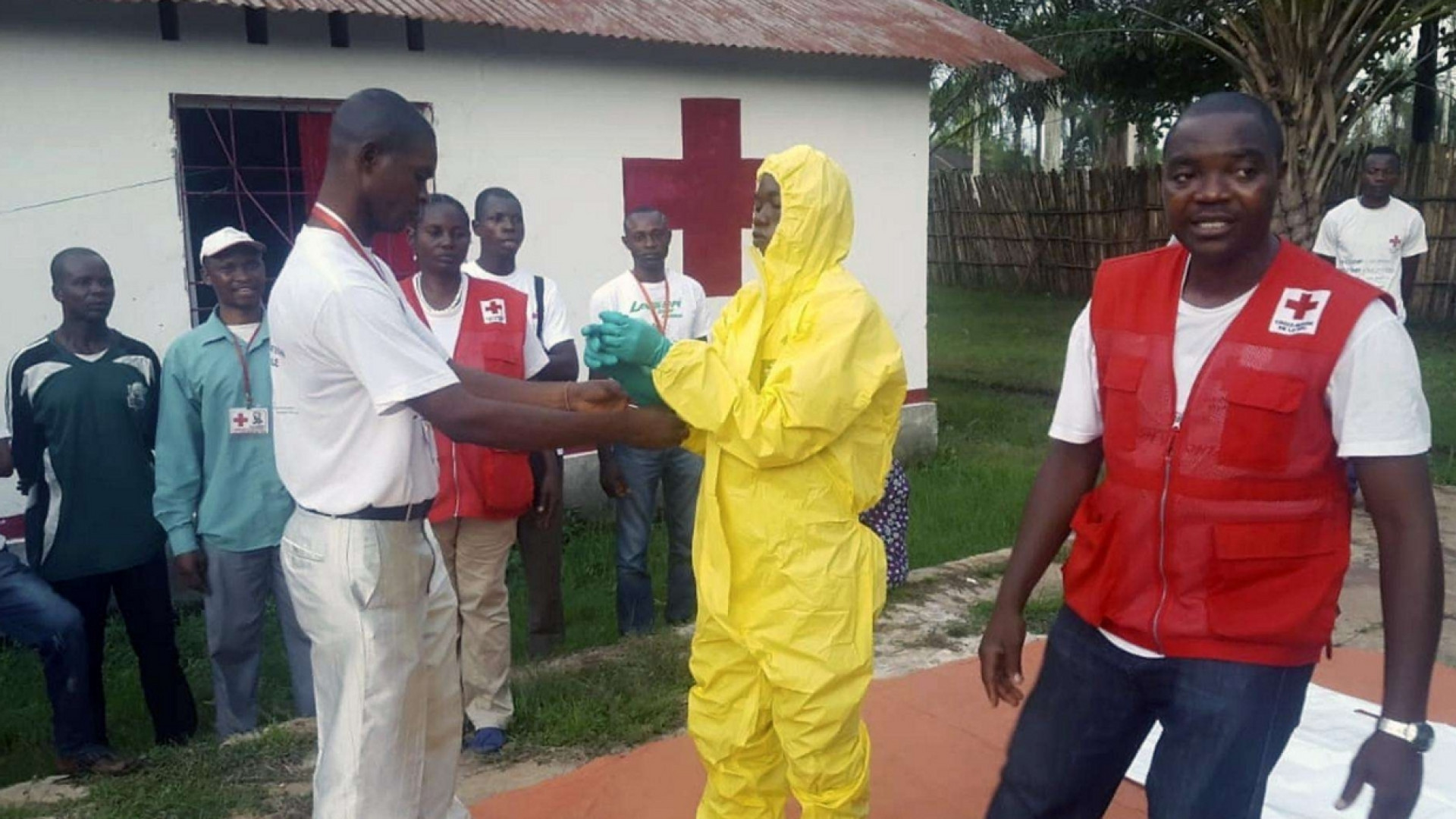 Immagine di Ebola, il Congo alza l'allerta. E i Paesi vicini si blindano