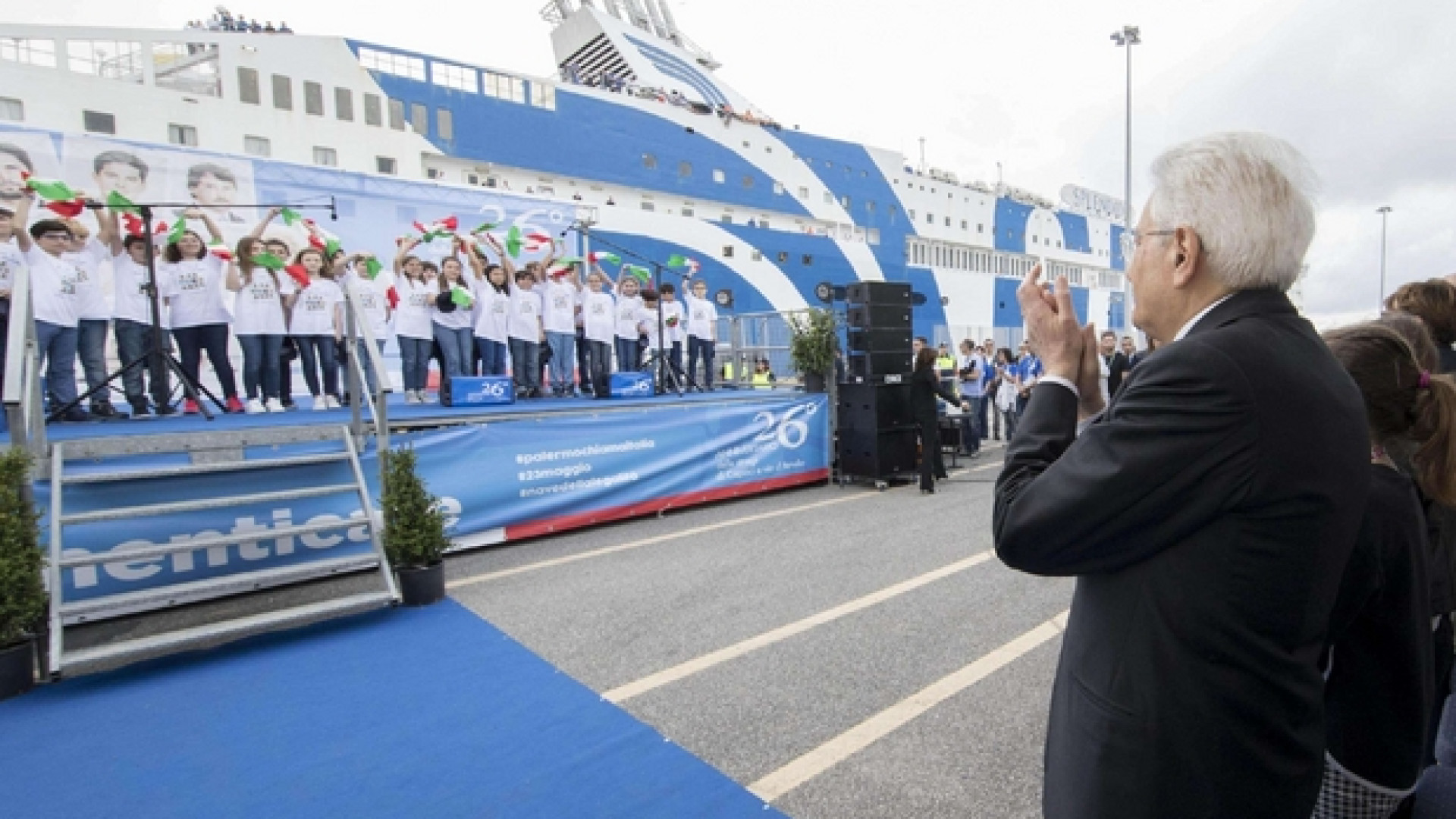 Immagine di Nave della legalità, salpati mille giovani