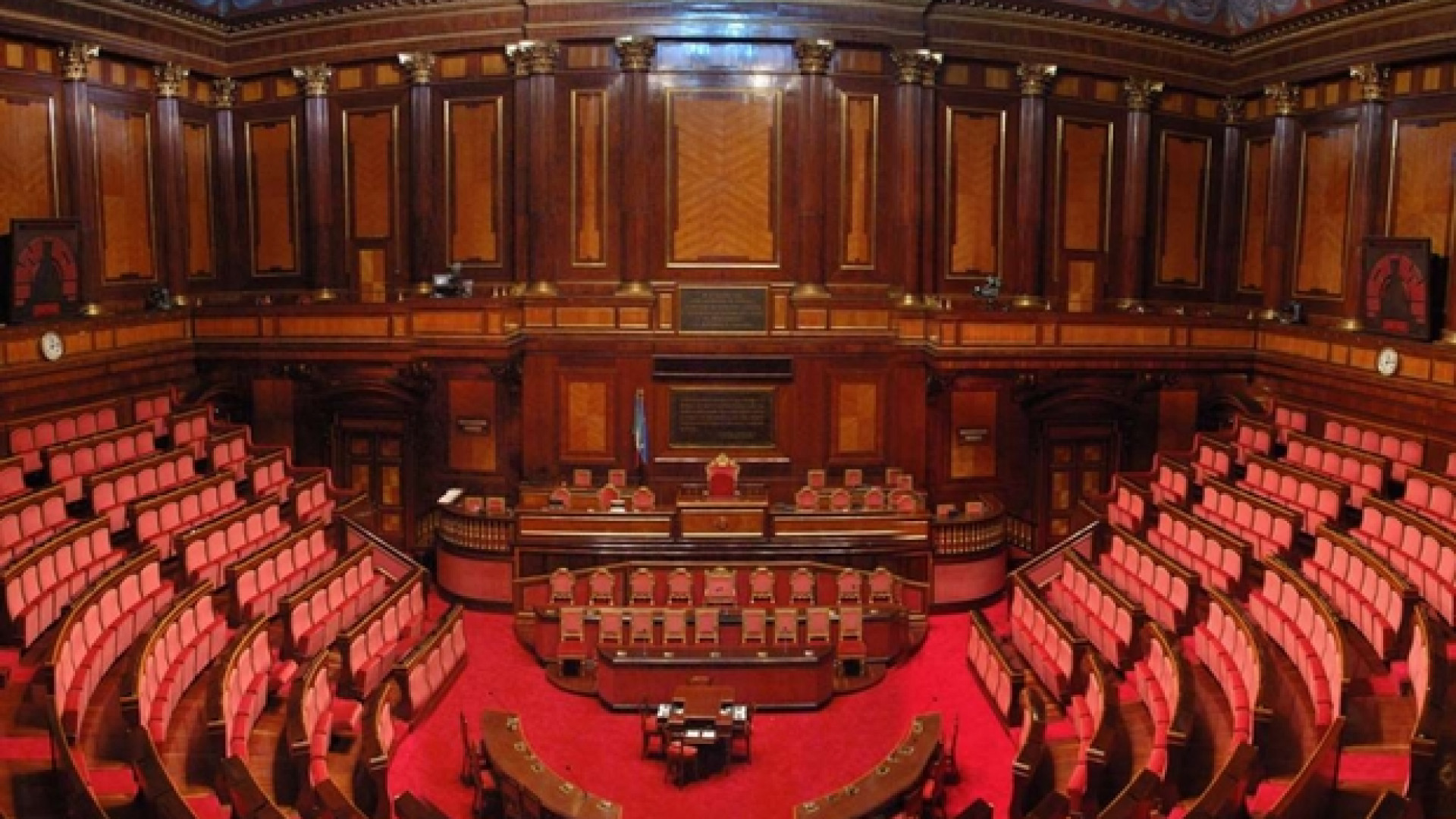 Immagine di Conte trova i numeri alla Camera e al Senato. Berlusconi dice «no»