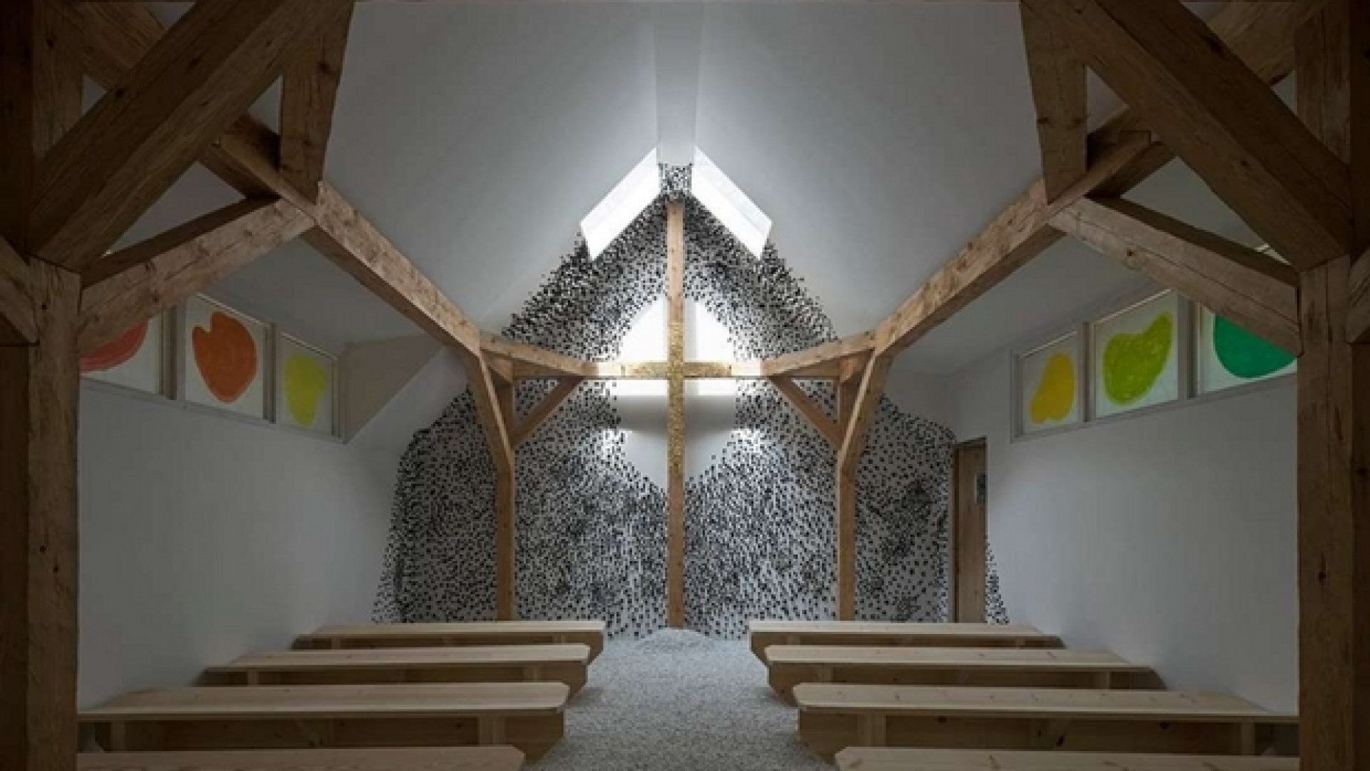 Immagine di Il sacro nel parco: le dieci cappelle del padiglione Vaticano