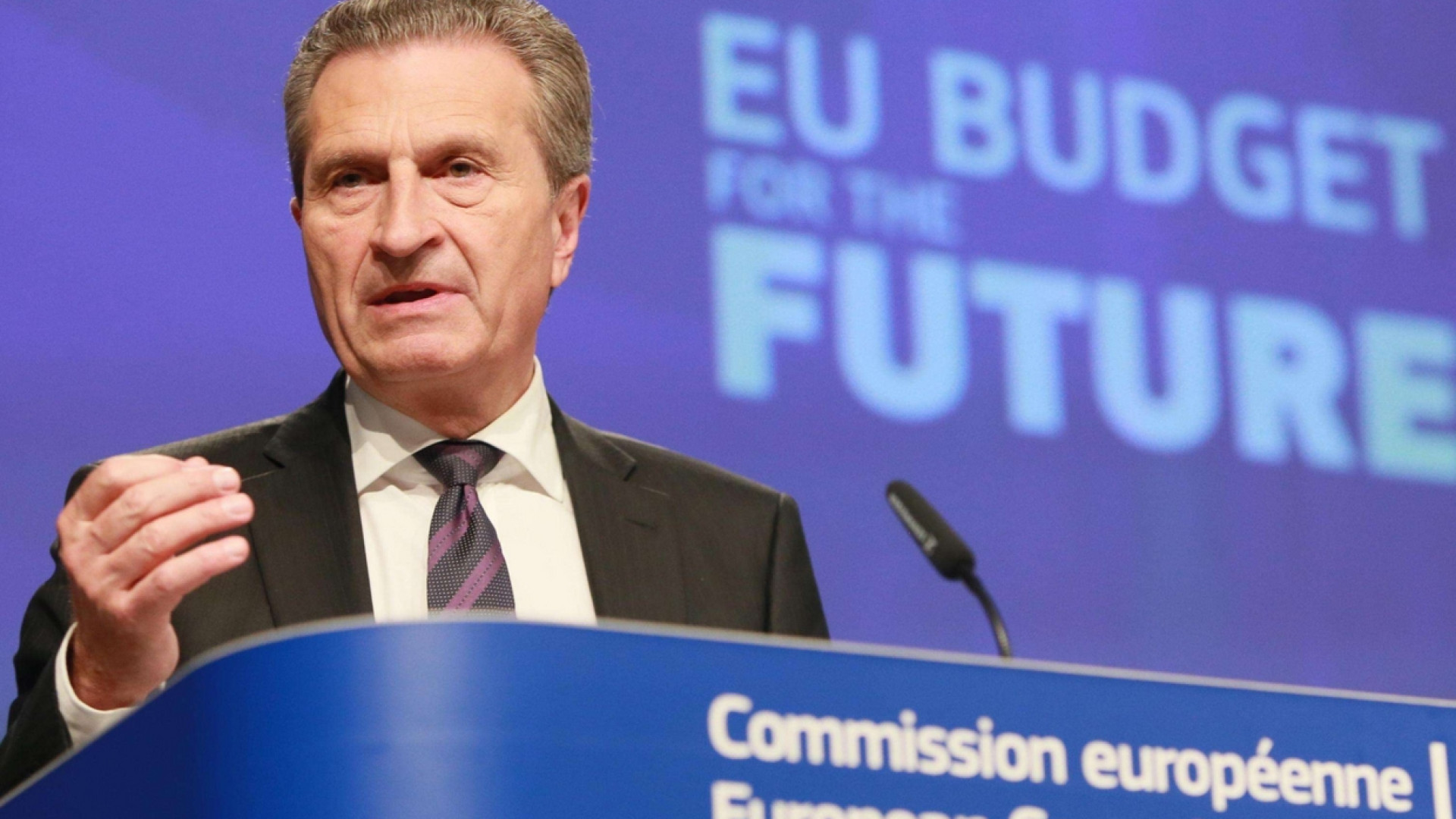 Immagine di Bufera sul commissario Oettinger per le frasi sul voto italiano: ecco cosa ha detto