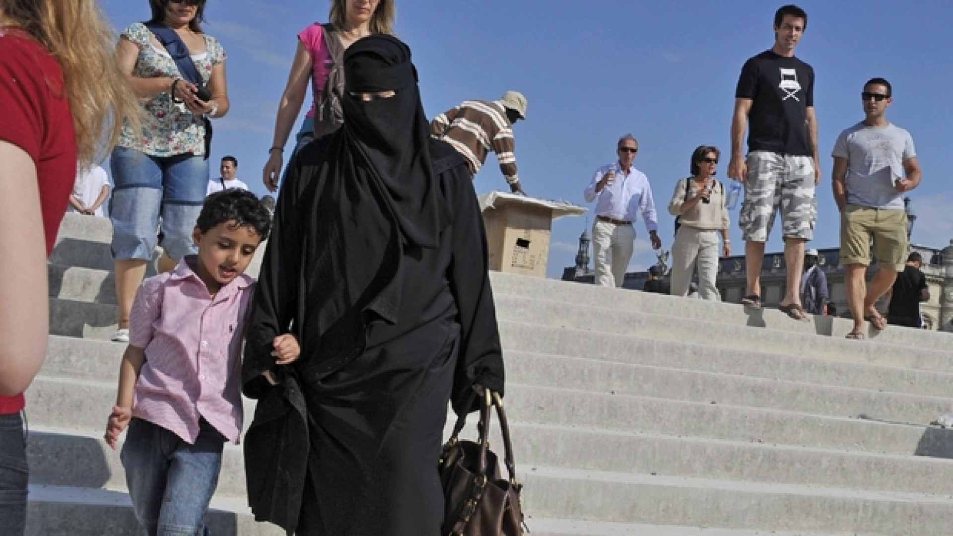 Immagine di Stop a burqa e niqab nei luoghi pubblici