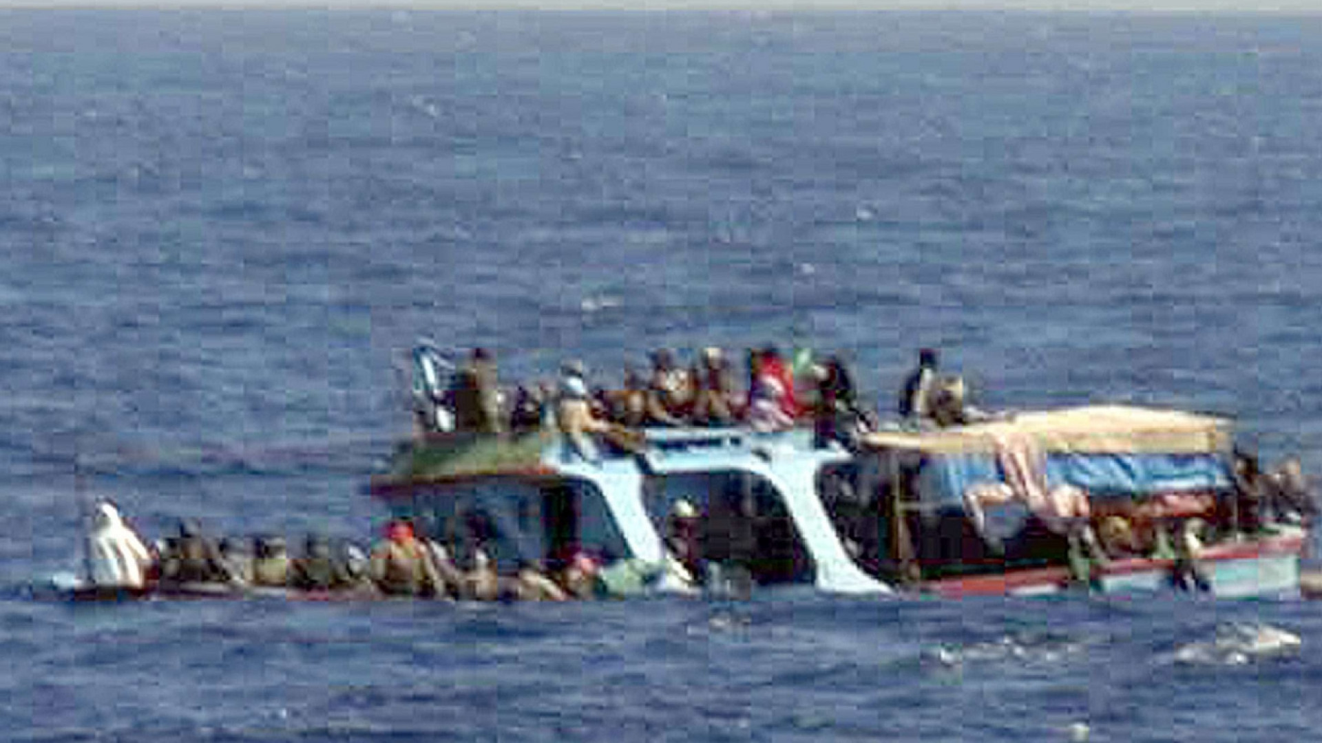 Immagine di Strage nel Mediterraneo: oltre 100 morti e dispersi al largo della Tunisia