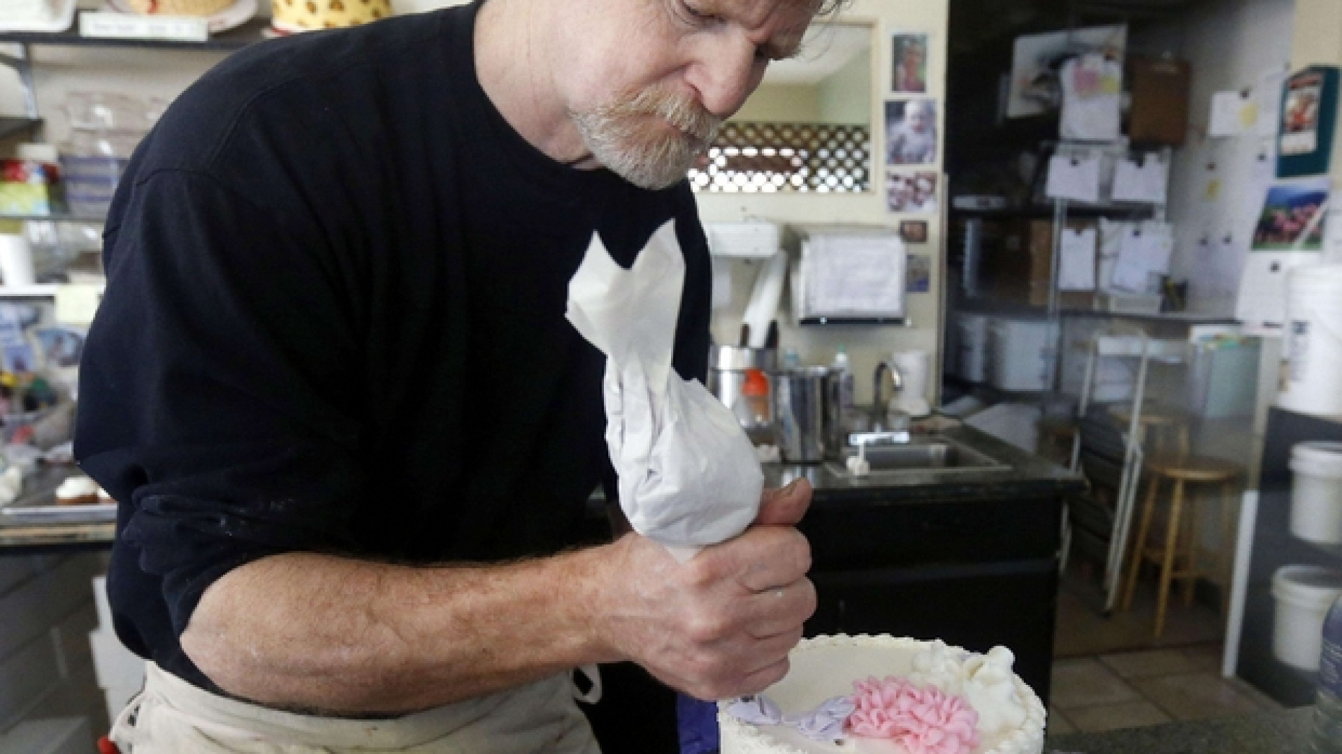 Immagine di Negò torta di nozze a coppia gay, pasticciere «assolto» da Corte suprema