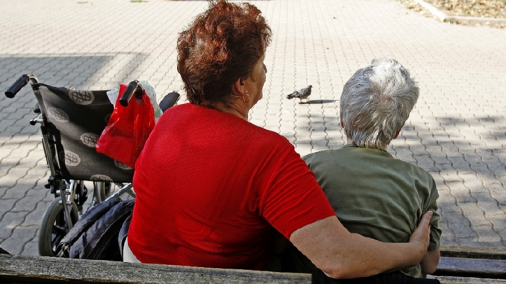 Immagine di Il caso delle badanti: centomila senza permesso