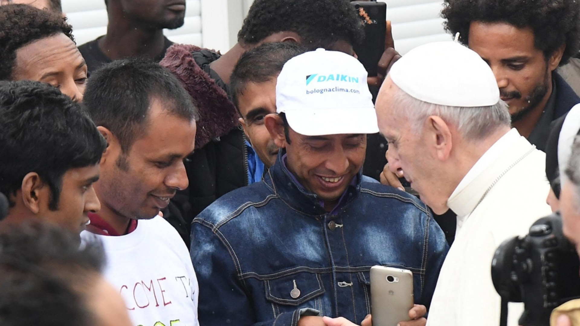 Immagine di Francesco: i migranti non sono una minaccia alla nostra comodità