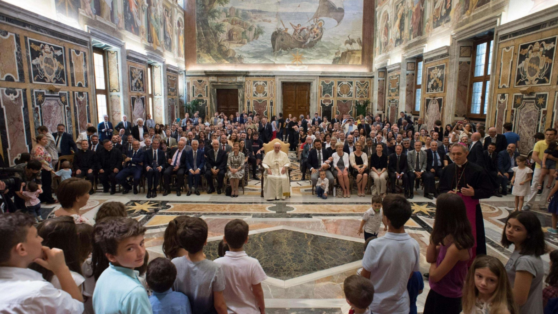 Immagine di Il Papa: la famiglia è solo quella tra uomo e donna