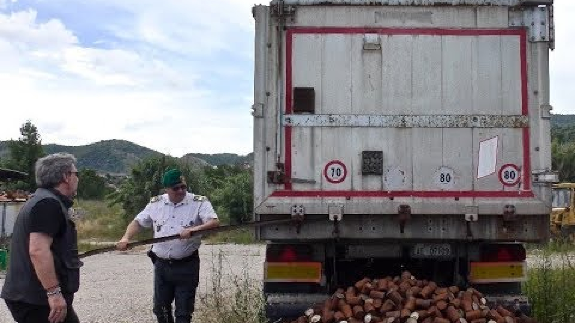 Immagine di Sversavano rifiuti tossici nel sito già sequestrato e inquinato