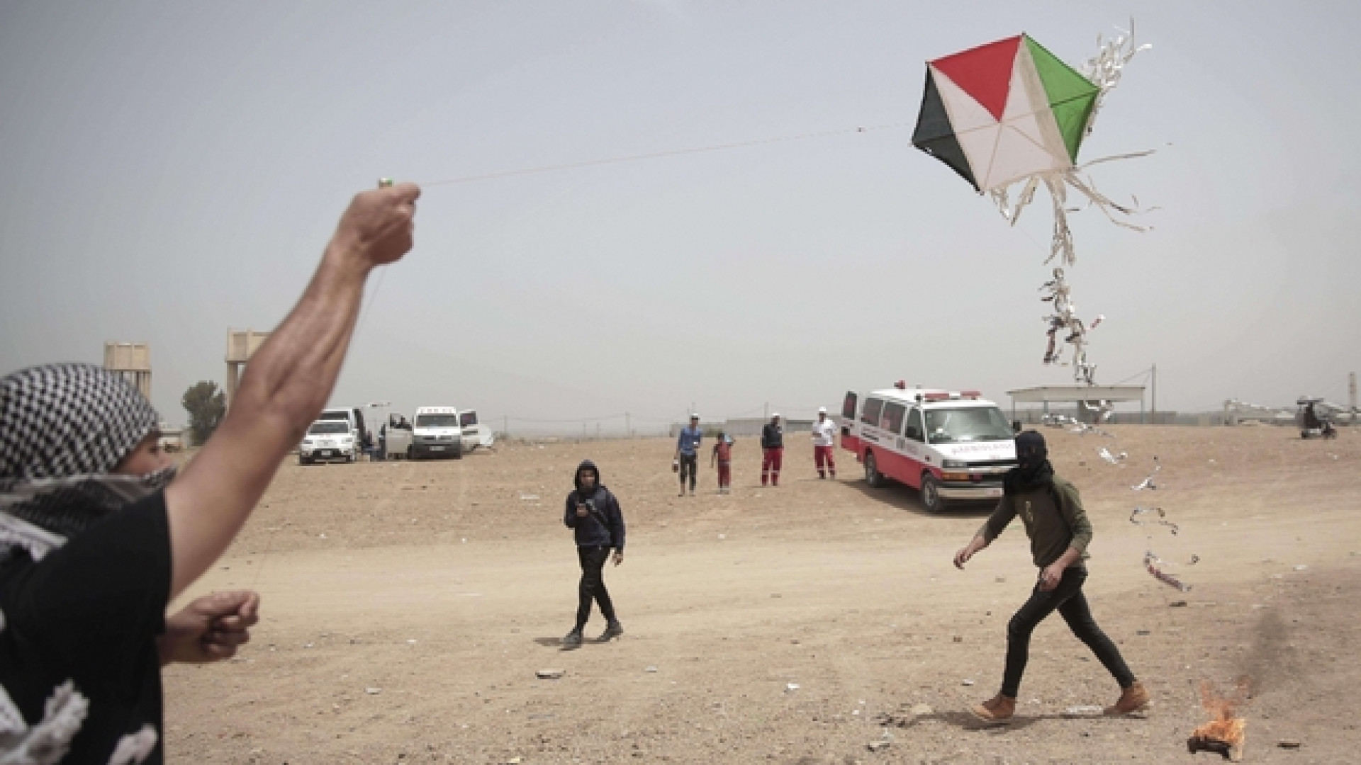 Immagine di Pioggia di razzi da Gaza, Israele reagisce e bombarda