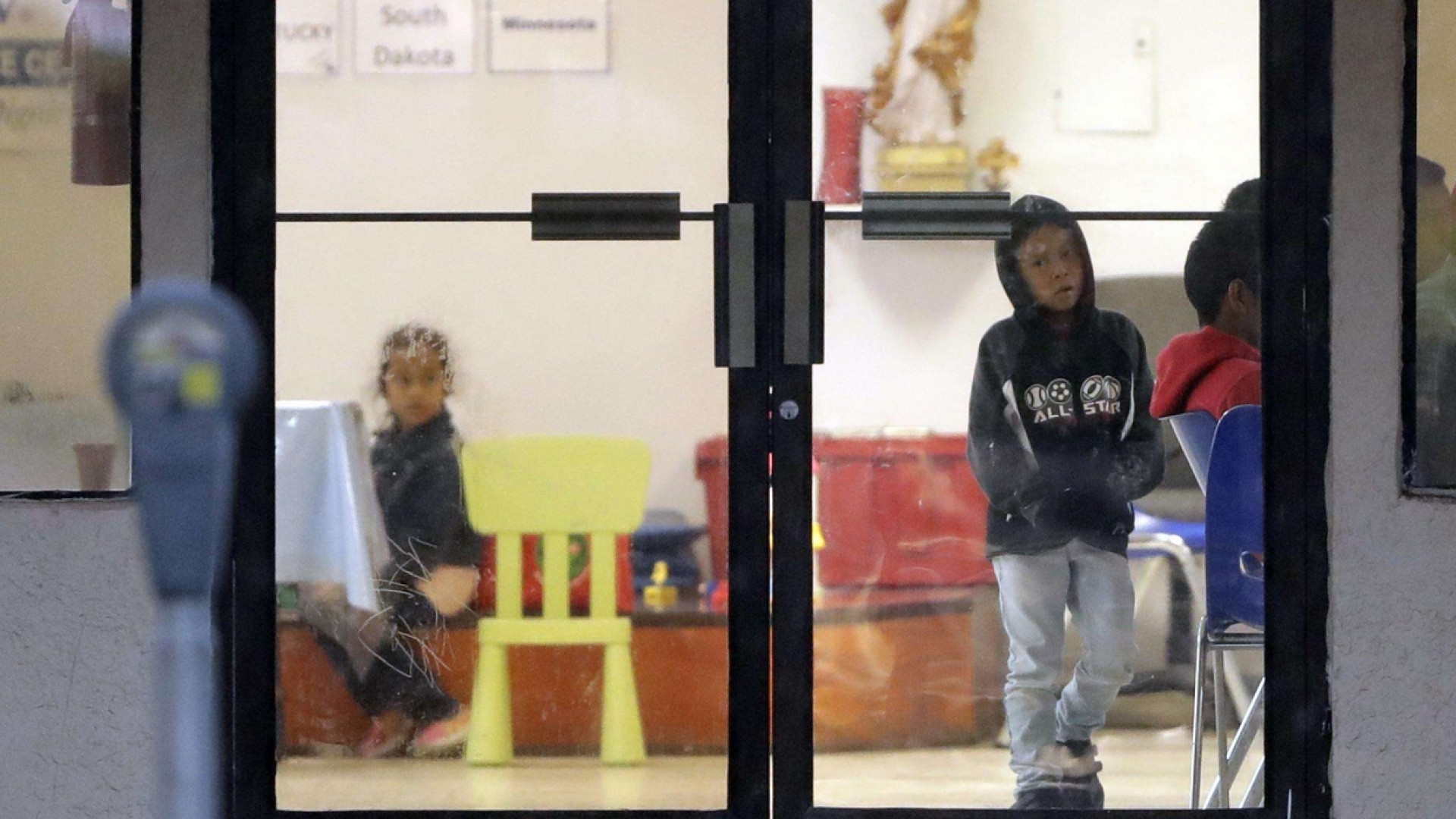 Immagine di «Anche con Bush e Obama bambini migranti separati dai genitori». Ma è falso