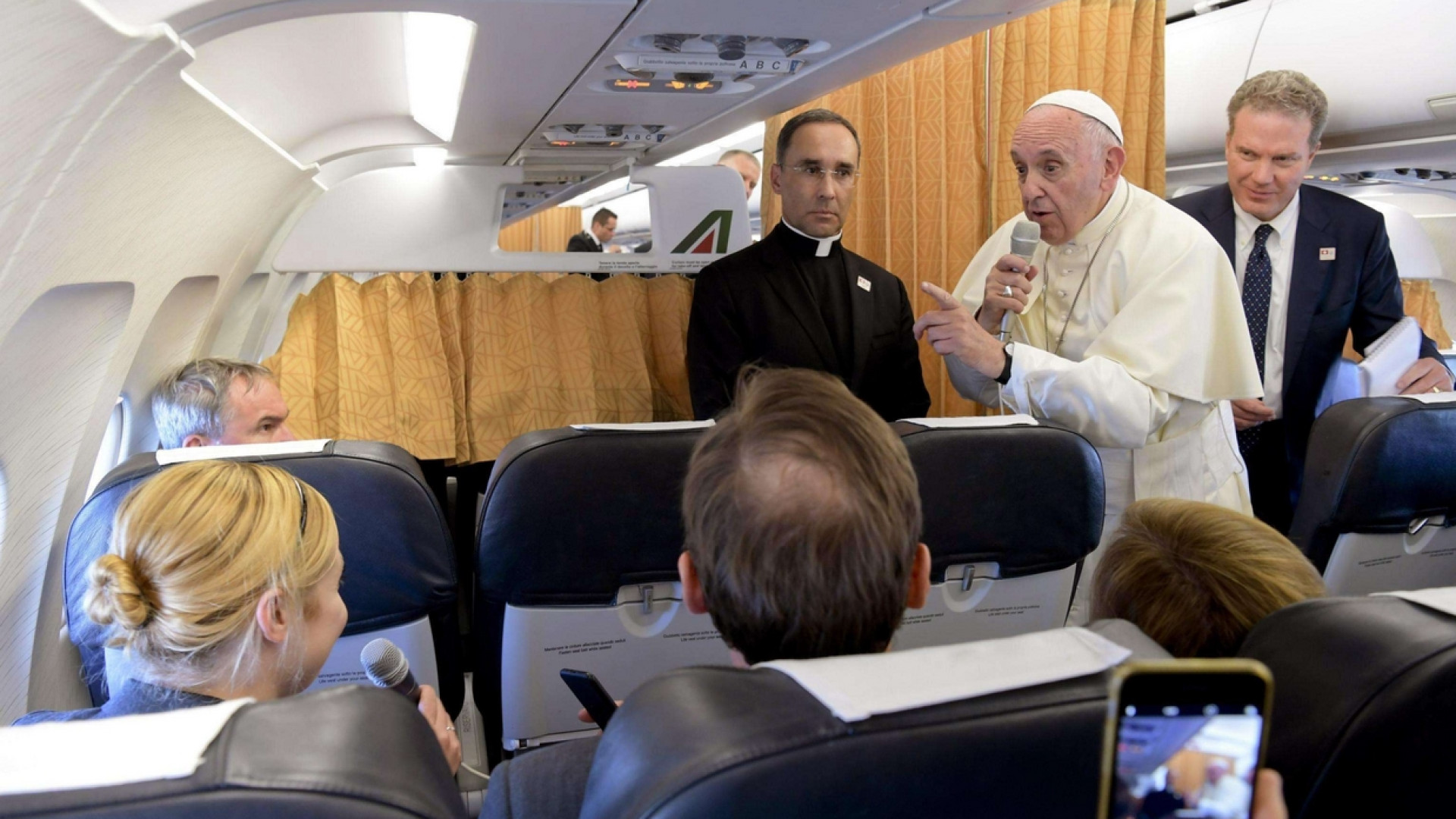 Immagine di Papa Francesco: accogliere i migranti con la virtù della prudenza