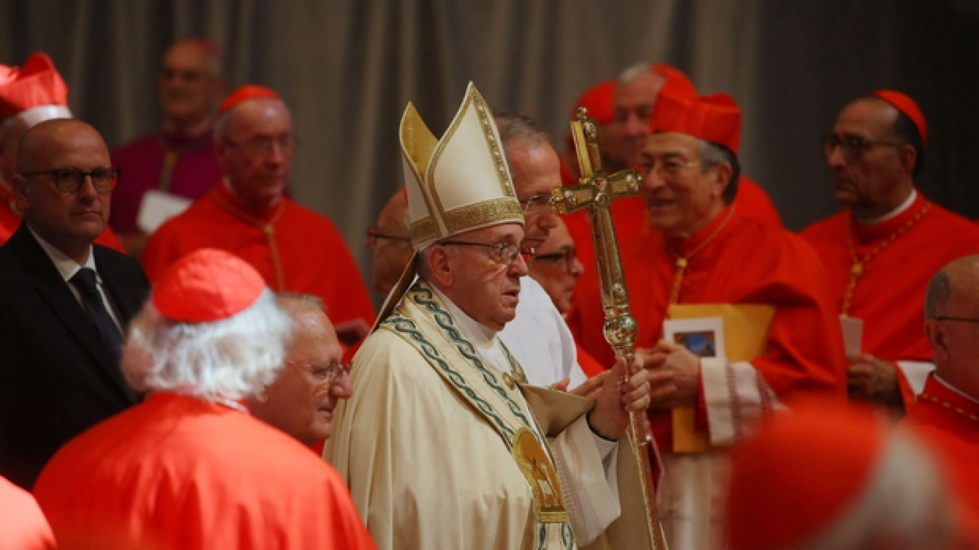 Immagine di Il Papa ai 14 nuovi cardinali: servite Dio negli uomini dimenticati
