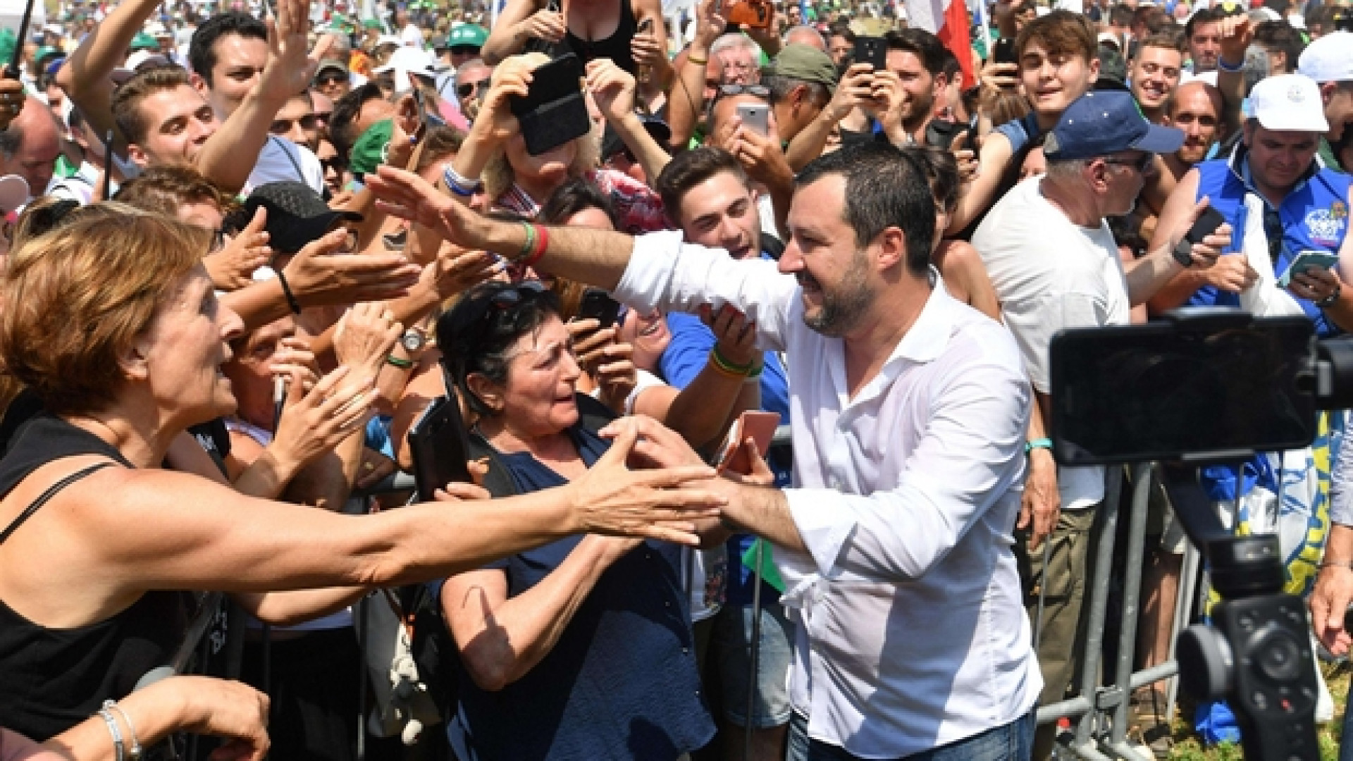 Immagine di Salvini avvisa i Cinque Stelle: «Sulla chiusura dei porti decido io»