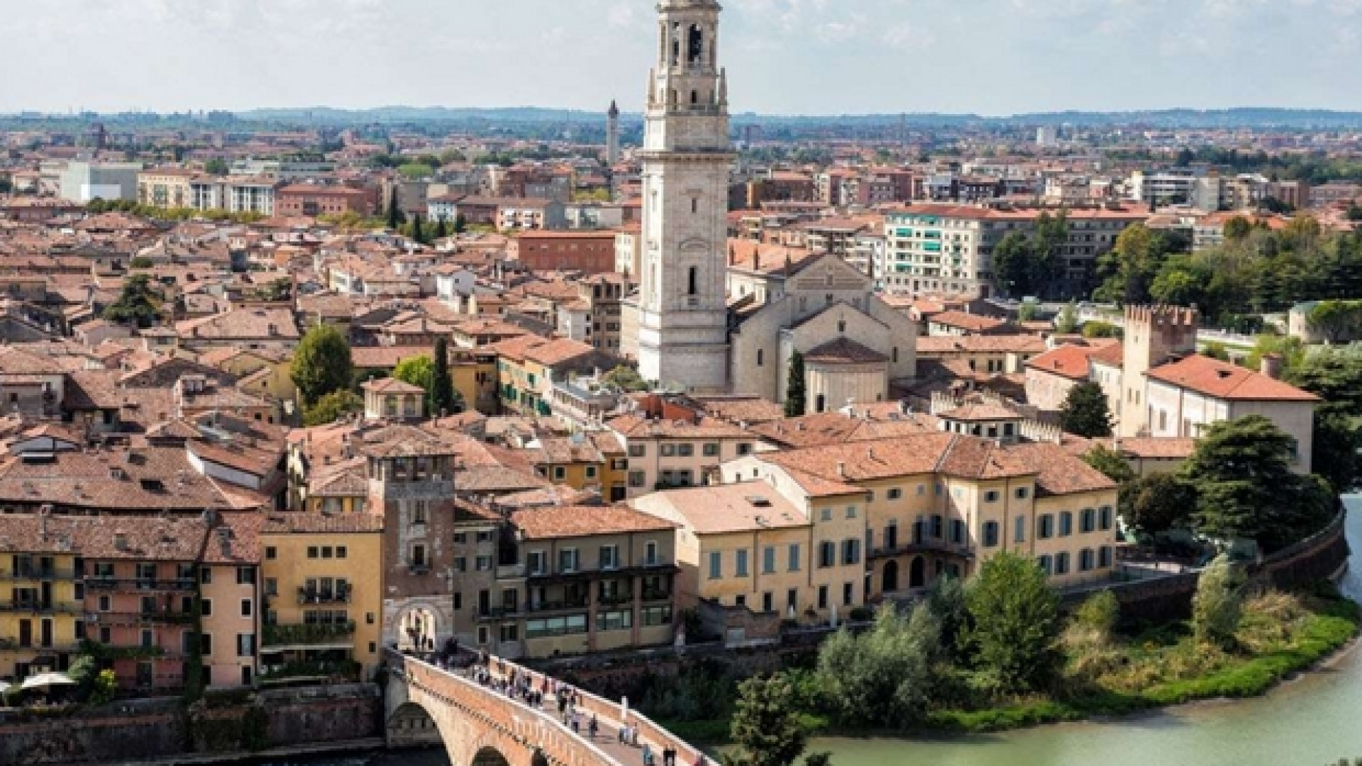 Immagine di Prete «sposo», il vescovo Zenti: grande amarezza