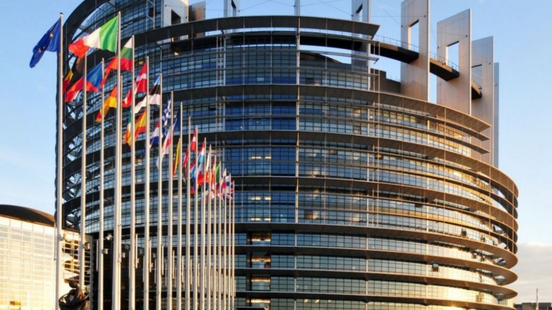 Immagine di Il Parlamento Ue si spacca in due: voto rinviato a settembre