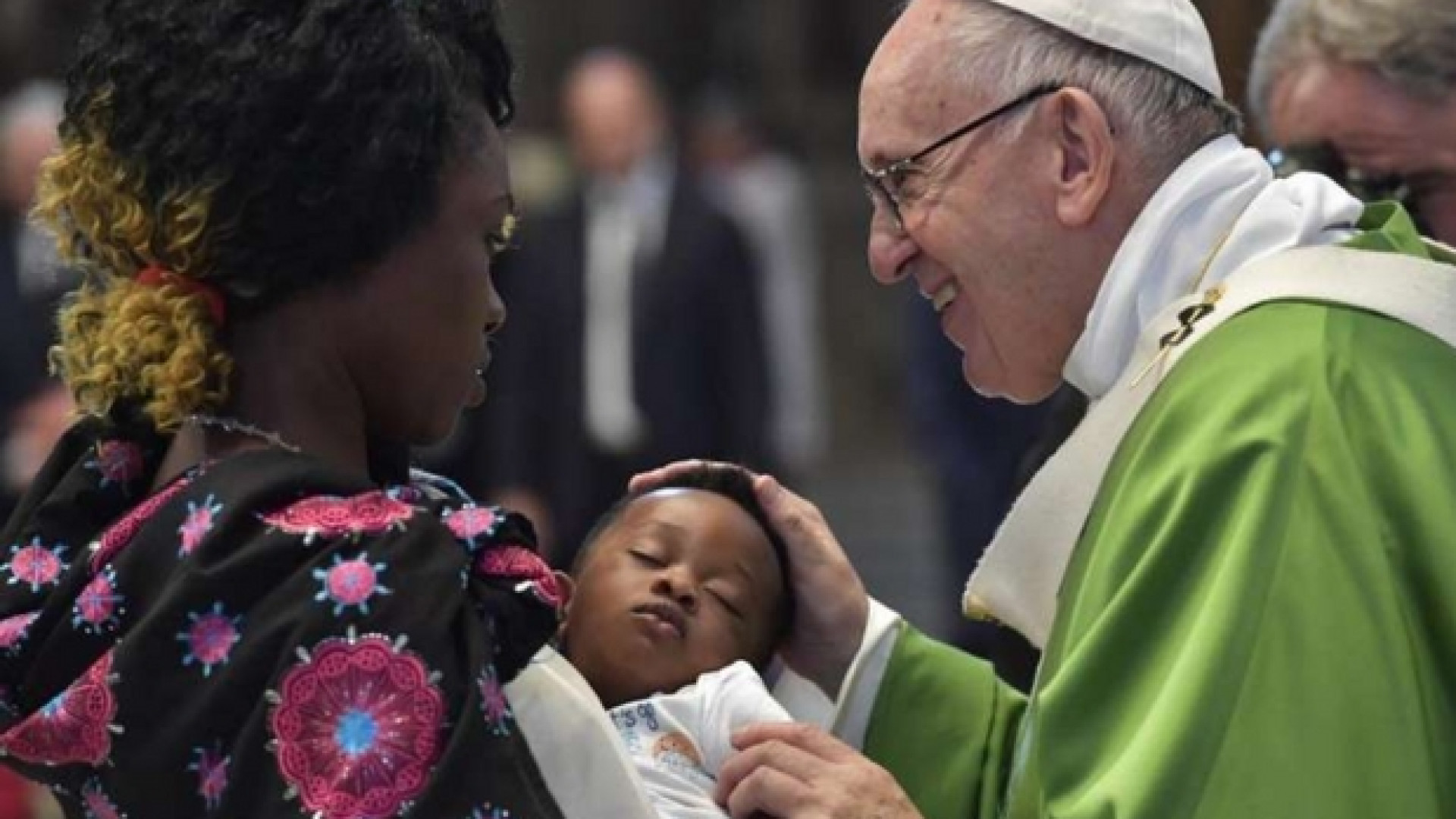 Immagine di Papa Francesco: solidarietà e misericordia le uniche risposte sensate