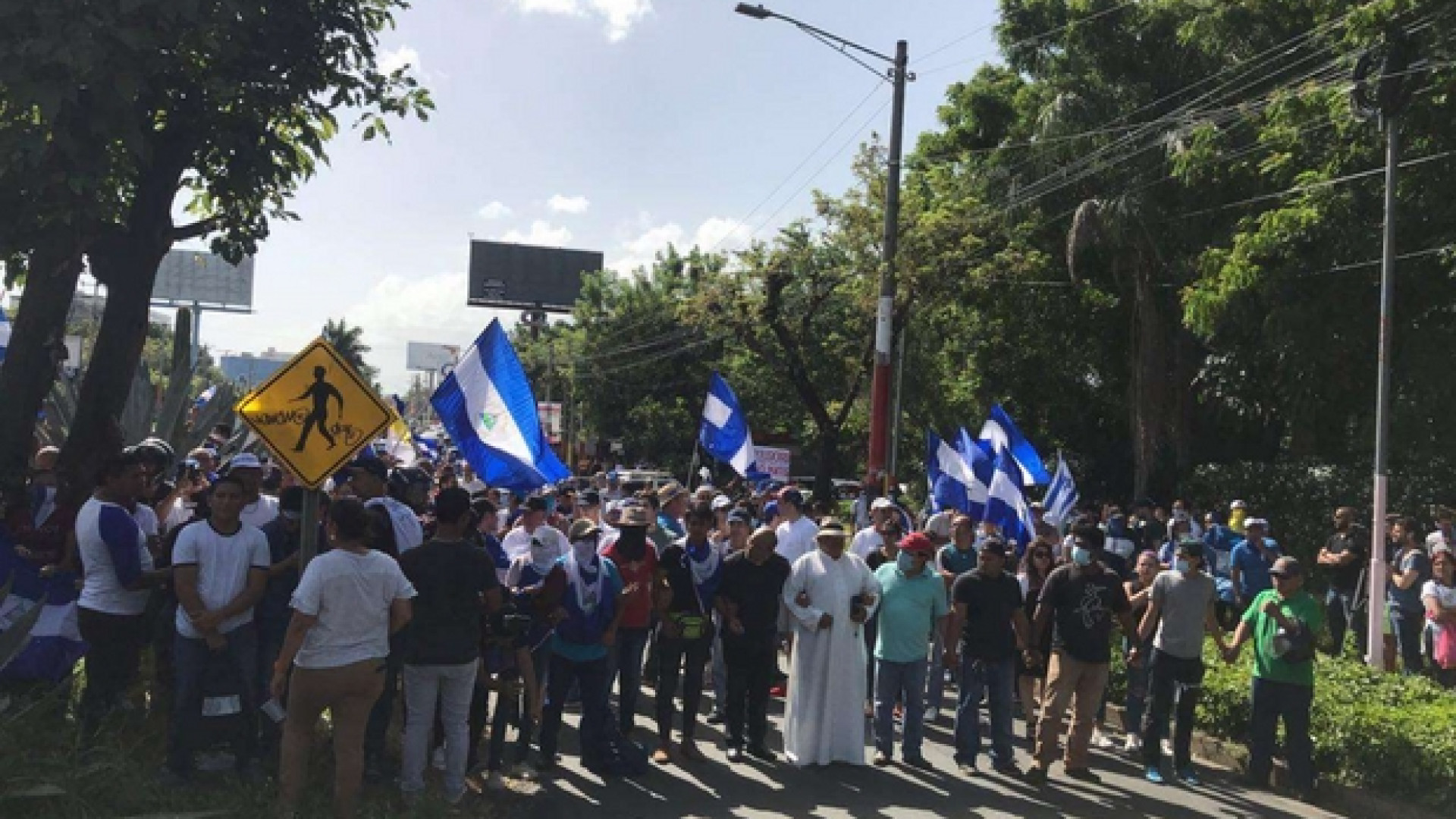 Immagine di Nicaragua, studenti assediati dai paramilitari. I vescovi li salvano