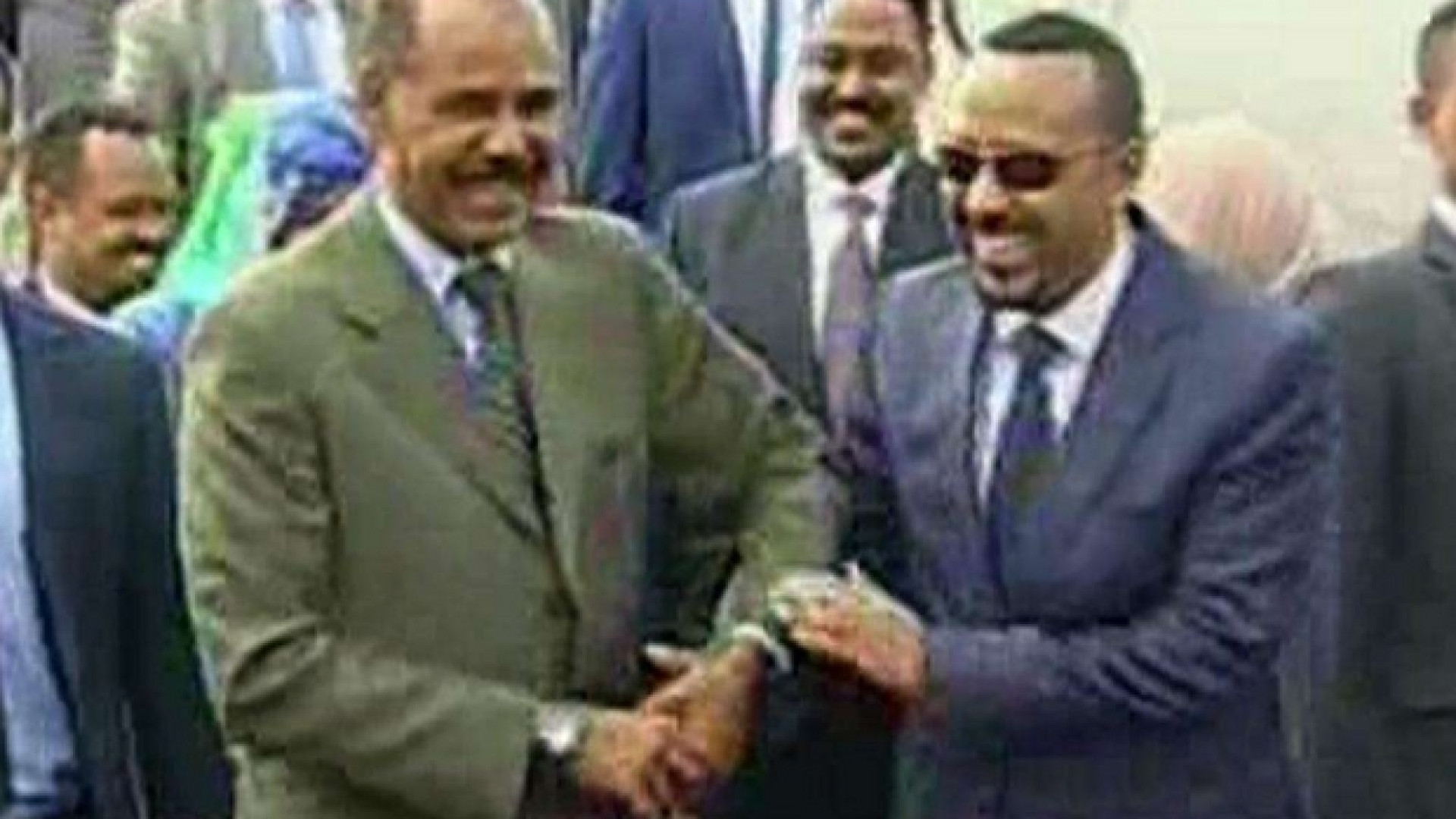 Immagine di Dopo la pace il presidente eritreo sbarca ad Addis Abeba