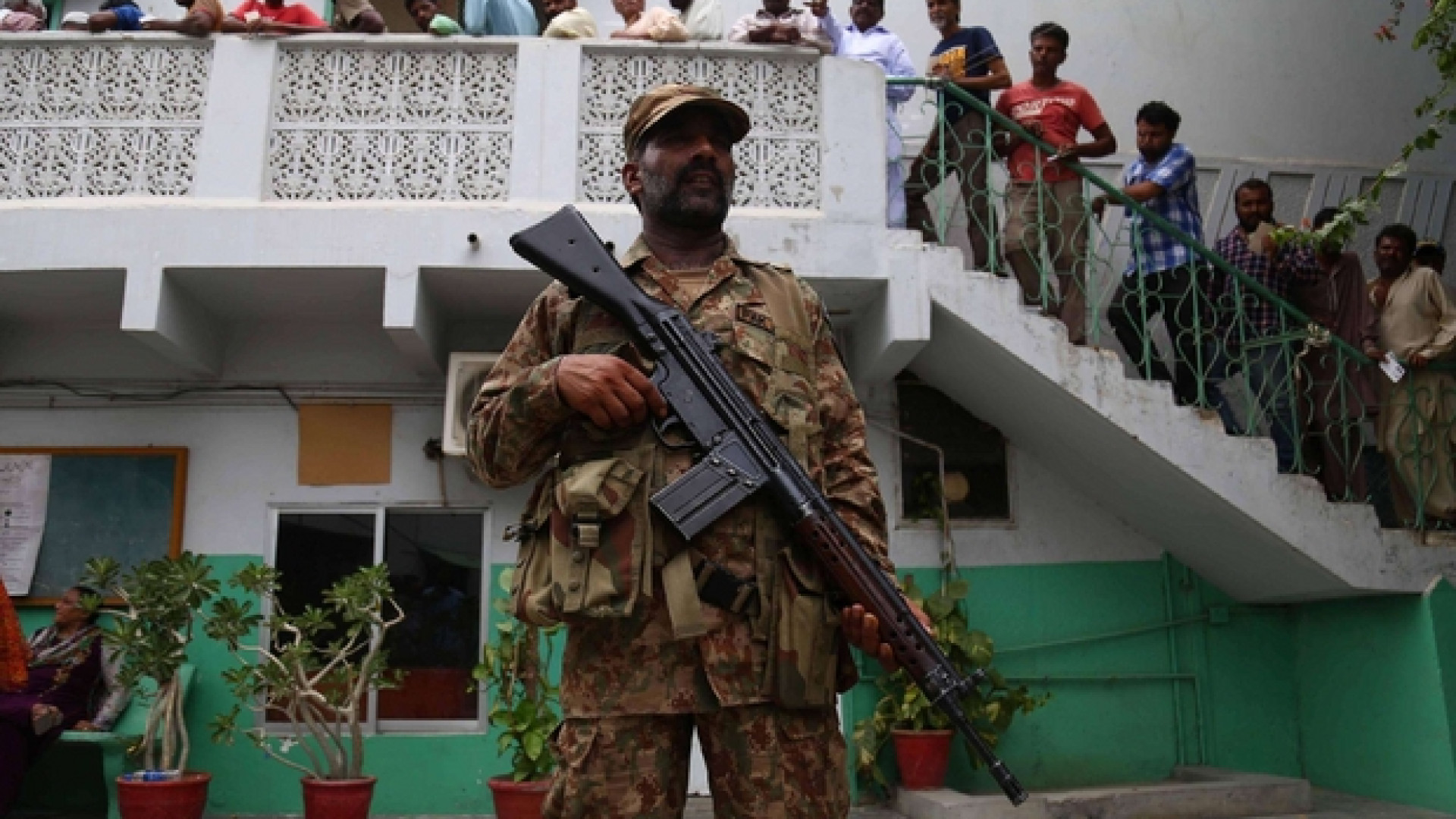 Immagine di Il voto in Pakistan si apre nel segno del sangue: 31 uccisi