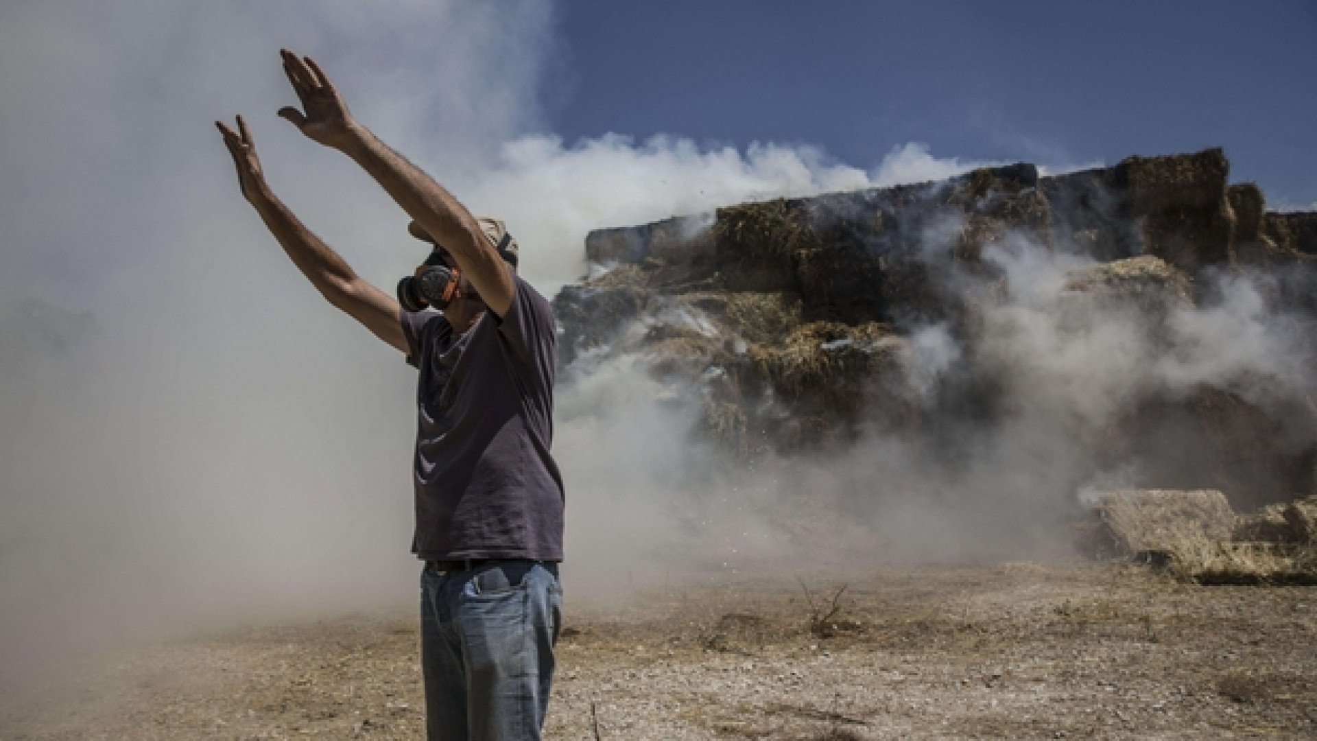 Immagine di Gaza la crisi economica esplode: ambulante si dà fuoco