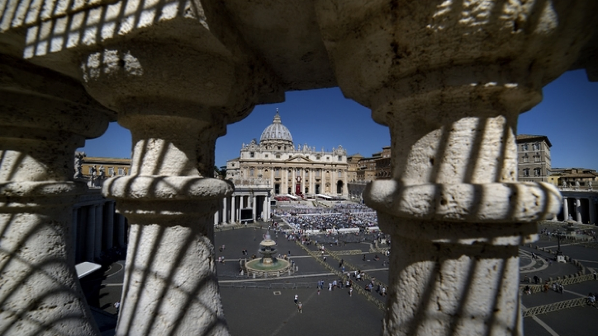 Immagine di Papa Francesco nomina vescovi due parroci (giovani)